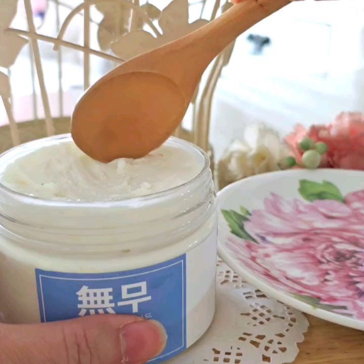 #협찬

너무 좋아하는 그릭요거트 꾸덕꾸덕 진하고 깊은 맛이 일품인 
하네뜨농장의 무가당 수제 요거트 맛보고 반했어요^^♡

믿고 먹는 하네뜨농장의 제품이라 좋고
시큼한 맛이 거의 느껴지지 않아 너무 맛있네요. 
꾸덕꾸덕 수제그릭요거트에 꿀, 과일, 그래놀라 올려서 먹으면
근사한 아침식사로 그만~!
너무 맛있어서 멈출수 없다는것 빼고는 흠잡을것이 없네요. ^^
hanette_official
.
.
.
#하네뜨목장 #그릭요거트 #그릭요거트추천 #수제요거트 #무가당요거트 #요거트볼 #홈카페 #과일요거트