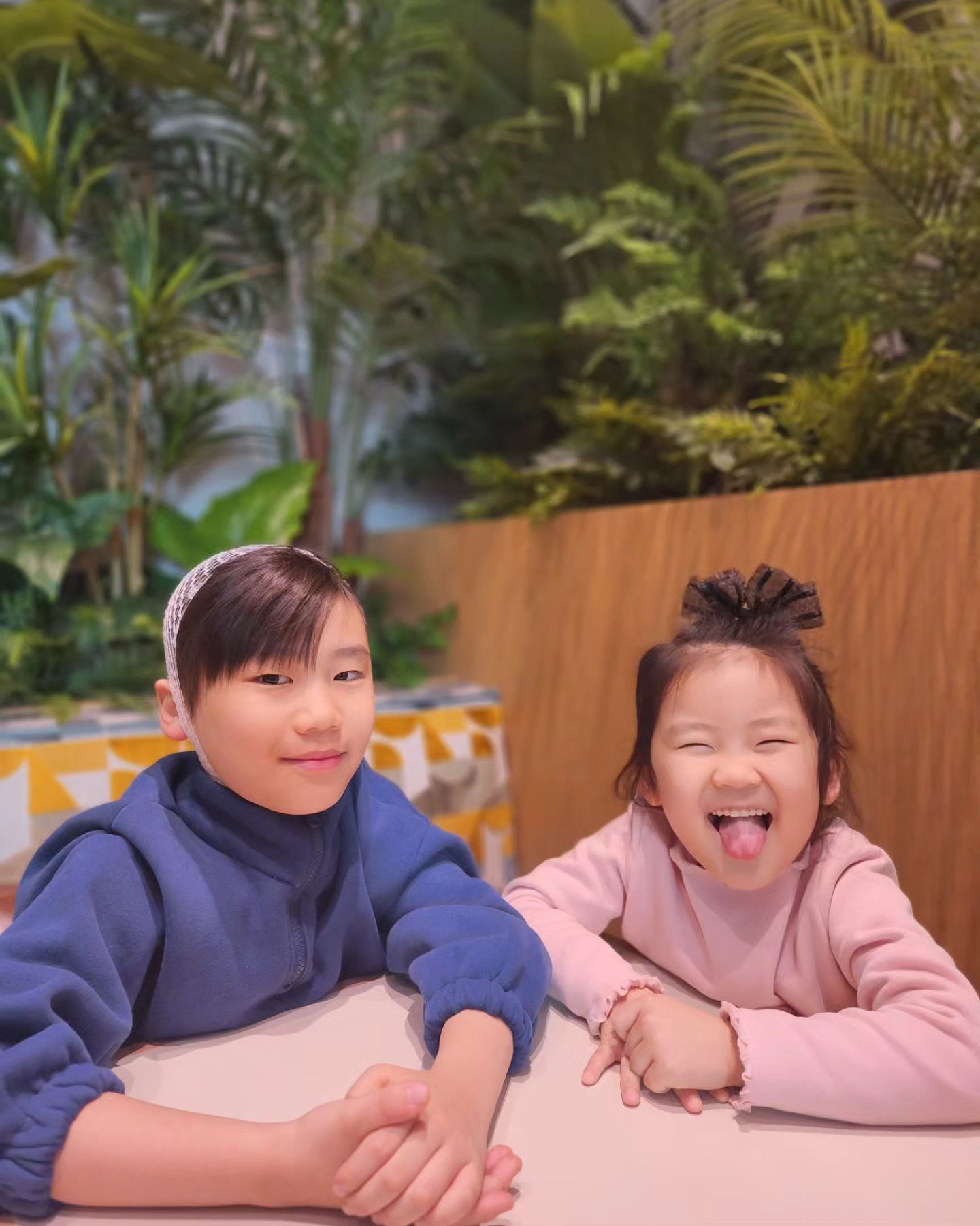 #남매그램👦🏻👧🏻 

사이좋은 울 애기들🫶🏻

#내보물들
#사랑둥이들