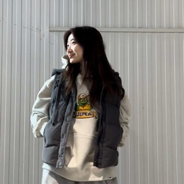 조인희 on Instagram: "#협찬 #슬리피아이즈 후드티 하나로 힙한 스트릿룩⚡️🚀 걱정 꿀-꺽 ! 😋😎 후드티를 볼 때, 후드티 로고와 입고 잘 수 있을 정도로 편한가를 굉장히⭐️ 중요하게 보