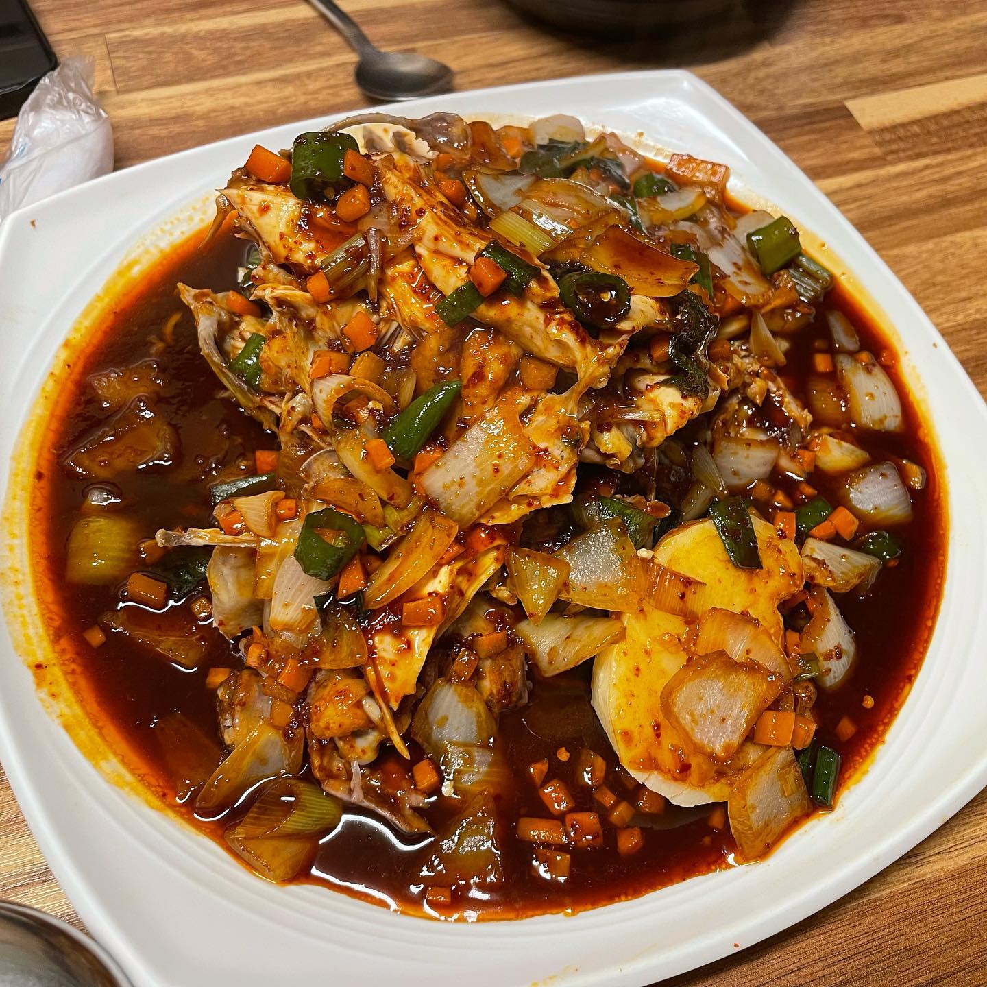 #원풍참한닭 #대구월광수변공원맛집 

오빠 친구들 모임에 같이 간날 ! 수변공원 맛집에 갔었던 곳!! 매콤달콤하니 맛있는 원풍닭조림 !!! 여기 근데 정말 비싸다… 5만원대 .. 양념이 정말 맛있고 고기에 양념도 잘 베여있어서 밥한그릇 뚝딱하기 넘 좋은데 가격이 비싸다 ㅠㅠ 맵기 조절도 가능해서 조금 덜 맵게 했는데도 좀 매콤하다! 그래도 덜맵게 하니까 더 잘 넘어가는듯!! 한번씩 생각날 맛인데 가격이 조금 비싸서 자주는 못 먹을거 같당 ㅎㅎ 그래도 맛은 있었다 

#쏘내맛집추천 #대구원풍참한닭 #원풍닭조림 #대구닭조림맛집 #대구도원동맛집 #대구달서구맛집 #대구맛집 #대구조림닭