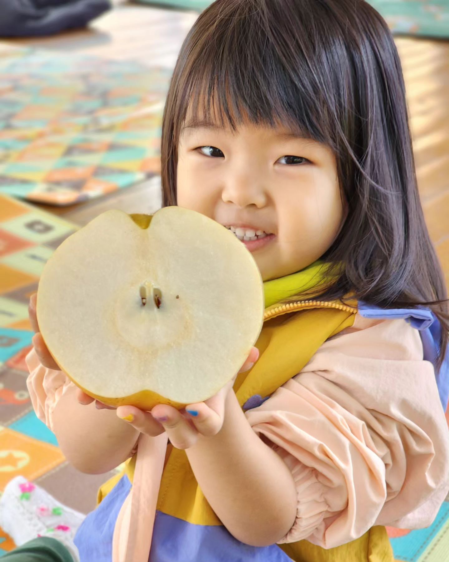 #누렁이과수원 #이서랑다시갈곳

내년에는 더 준비하고
사람들이랑 다같이 가면 너무 좋을듯

✔️살짝 넓은 공원있음
  비눗방울등 야외에서 놀것들 챙기기
✔️의외로 모자는👒 밭보다는 공원에서유용
✔️모래놀이도구는 없어도 괜찮
✔️수확한배는 택배로도 보낼수있음 (별도비용)
✔️1kg 4800원
✔️점심도시락 같이싸오기
✔️출차는 오후1시까지

#배 #pear #아이랑가볼만한곳 #아이랑갈만한곳 #가을 #🍐
