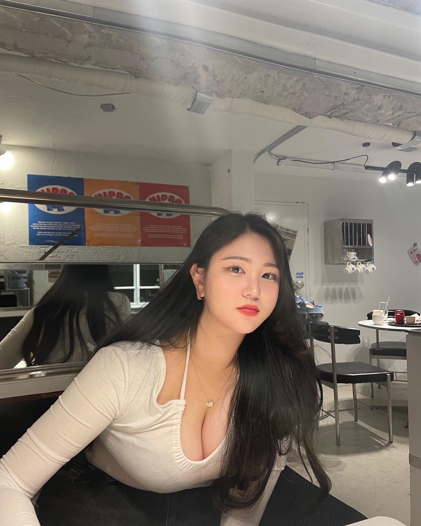 •─────⋅☾❤︎☽⋅─────•

╔═══*.·:·.☽✧ ✦ ✧☾.·:·.*═══╗
​ 
  아- 아-. 씹덕이라 노래 못참아버렷-.
 
  이상한 춤은 덤.

╚═══*.·:·.☽✧ ✦ ✧☾.·:·.*═══╝

가려야 이쁘다,,

큰일났네 만화방에서 짜파게티랑 볶음밥 마렵네