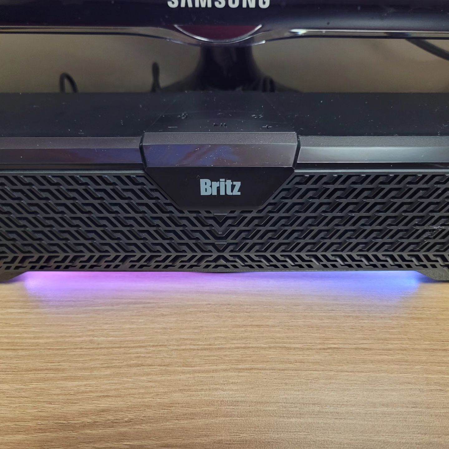 따끈따끈한 브리츠 신제품 BR-MICBAR PC 사운드바인데요.
간지나는 디자인은 기본이고 음질이 대박 좋네요~
역시 브리츠 제품은 갑!인듯 해요! ㅎㅎ
가성비 굳굳~ 입니다~

#브리츠 #BR-MICBAR #PC 사운드바