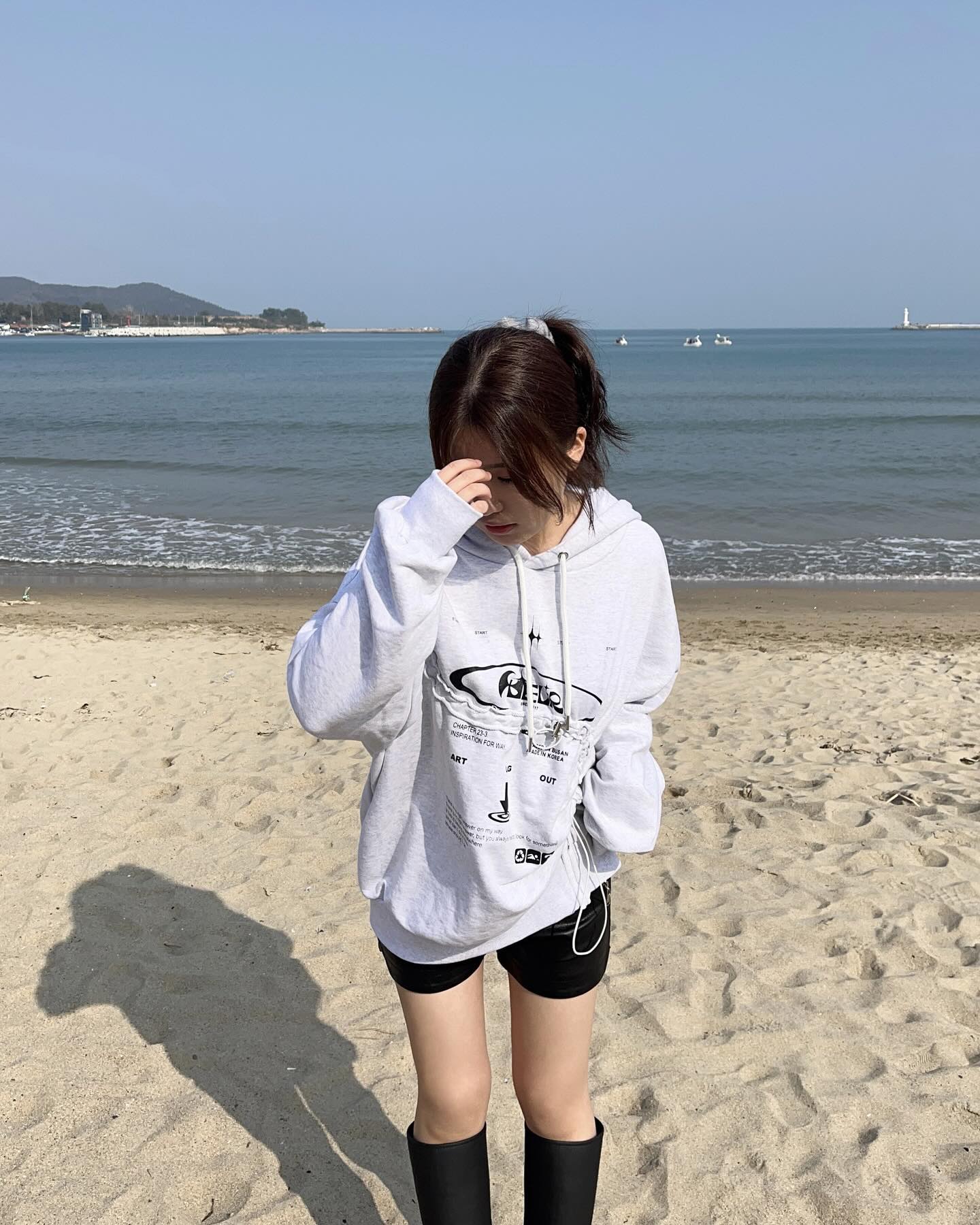 스트링이 있어 다양한 연출이 가능한 피버타임의 후드티🤍힙한 느낌이 물씬 나는 후드티라서 더 맘에 든댜!😎🖤
•
•
•
fevertime_official #피버타임