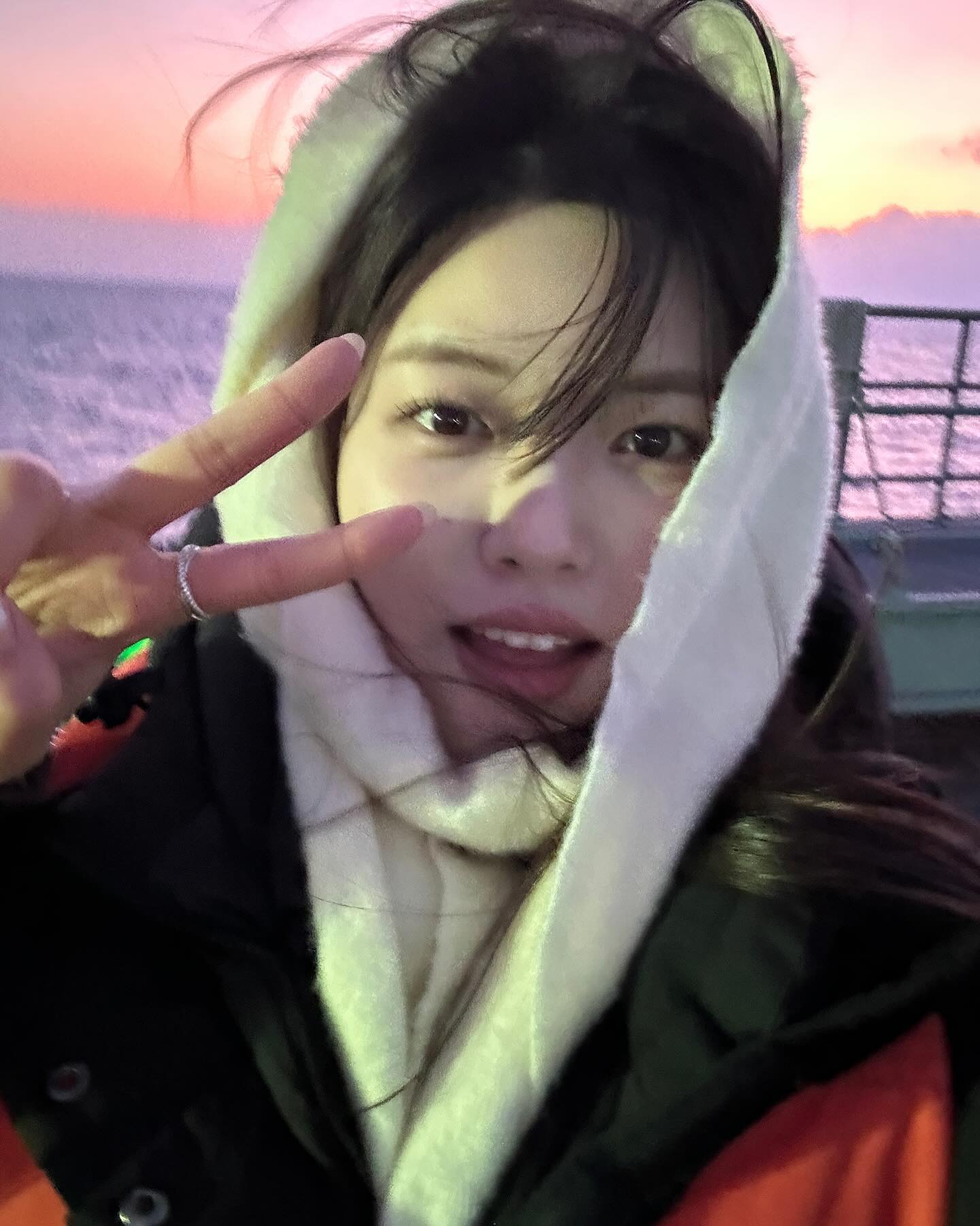 바닷바람에 산발 바이브