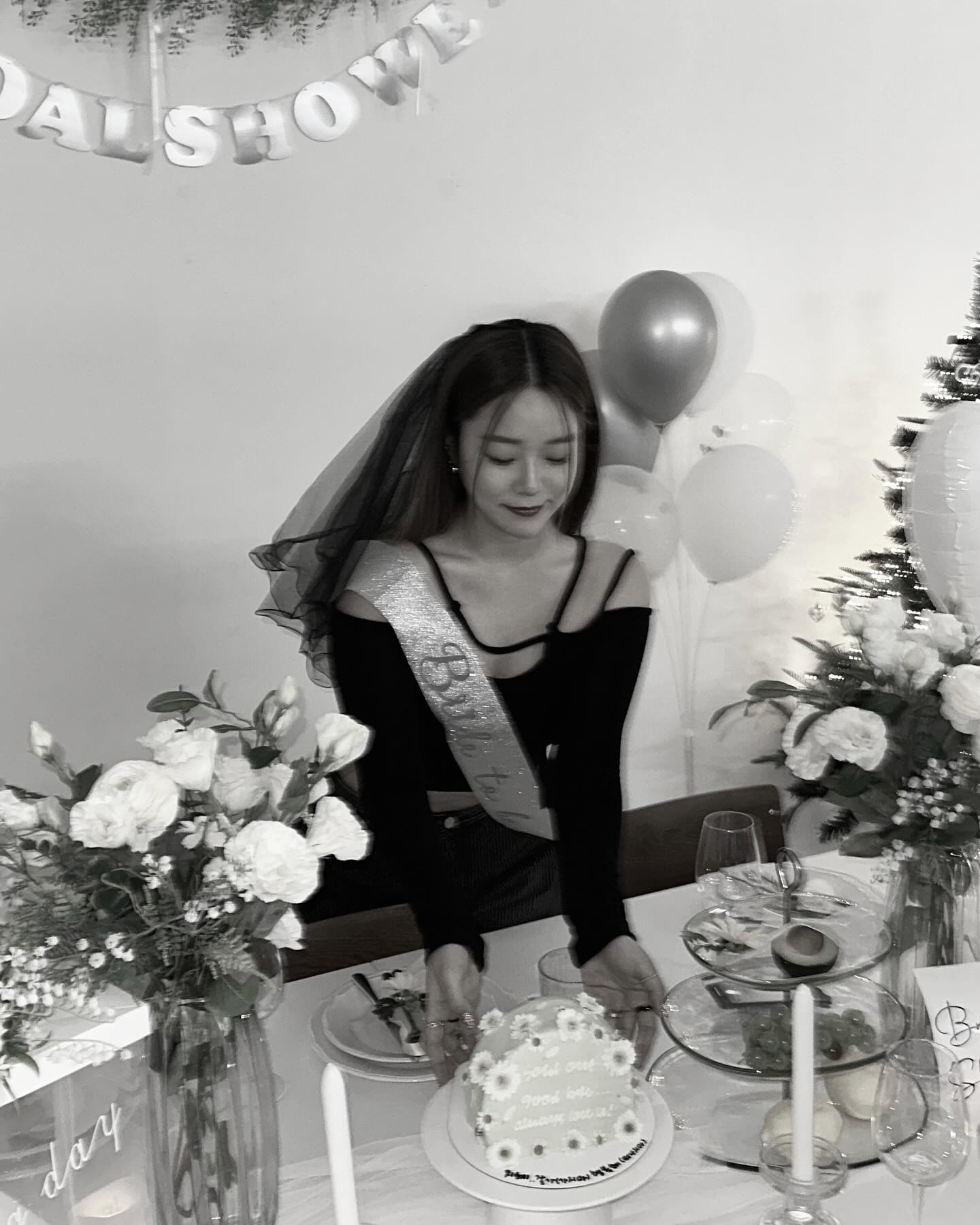#브라이덜샤워 
느즈막히 올려보는 친가 7공주가 준비해쥰 브샤..!!👰🏻‍♀️💍 
너무예쁘게 준비해줘서 잊지못할것 같아 고마오..살앙해욥
우리 너무 보기 조타!!!!!!👐🏻 우리가족 최고다최고야🤍🤍