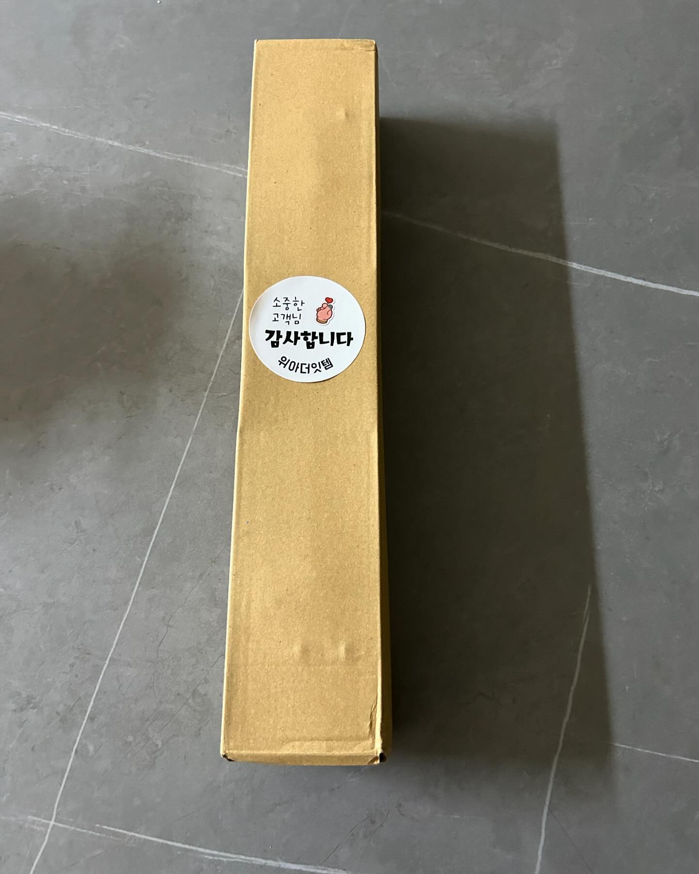 1kg도 안되는 초경량인 미니캠핑테이블! 듀랄루민 소재로 제작되어 작고 가볍지만 15kg까지 감당할 수 있는 높은 견고성에 컴팩트한 사이즈로 전용파우치가 있어 휴대가 용이해서 낚시테이블이나 캠핑테이블로 딱이네요~ 가격이 저렴하지만 비싼 유명 브랜드들의 제품에 뒤떨어지지 않는 소재로 뛰어난 가성비에 깔끔하고 심플한 All블랙 컬러로 어디에서도 어울리는 디자인과 질감으로 매우 쉽고 빠른 설치가능하네요~  #미니캠핑테이블 #백패킹테이블 #가성비캠핑아이템 #가성비캠핑템 #백패킹테이블추천 #백패킹장비추천 #솔캠테이블추천 #캠핑좌식테이블 #낚시테이블  #등산테이블 #피크닉테이블 #캠핑미니테이블 #차박테이블 #캠핑테이블추천 #감성테이블 #백패커잇템 #캠핑접이식미니테이블 #위아더잇템 #협찬