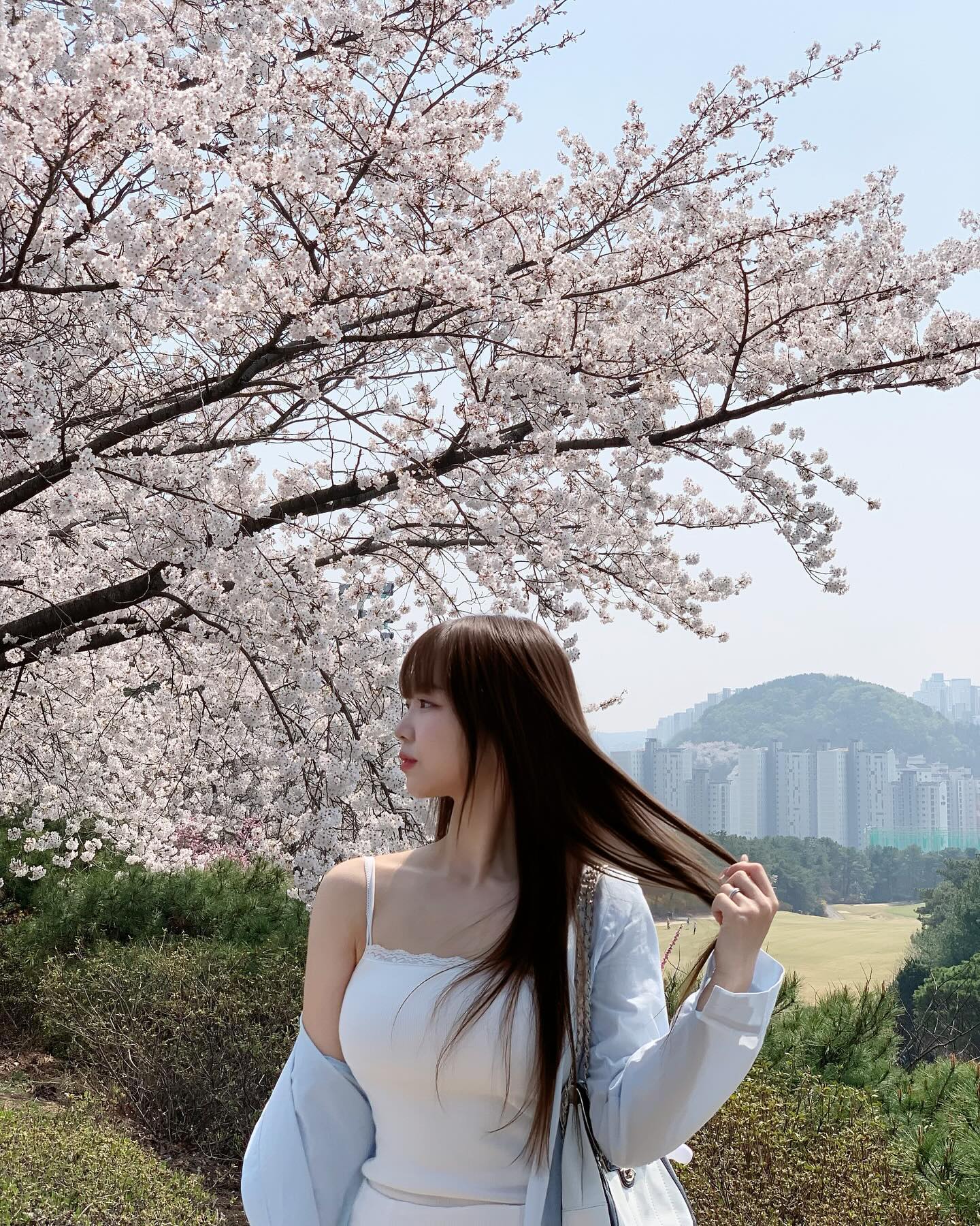 집근처에 이런 벚꽃명소가 있었다니🫢🌸💓🫧
낮벚꽃 밤벚꽃 알차게 보고 온 날 !
멀리 안가도 돼서 너무 조코비치 🌊
올해도 예쁘게 담아준 혁돌씨 럽유