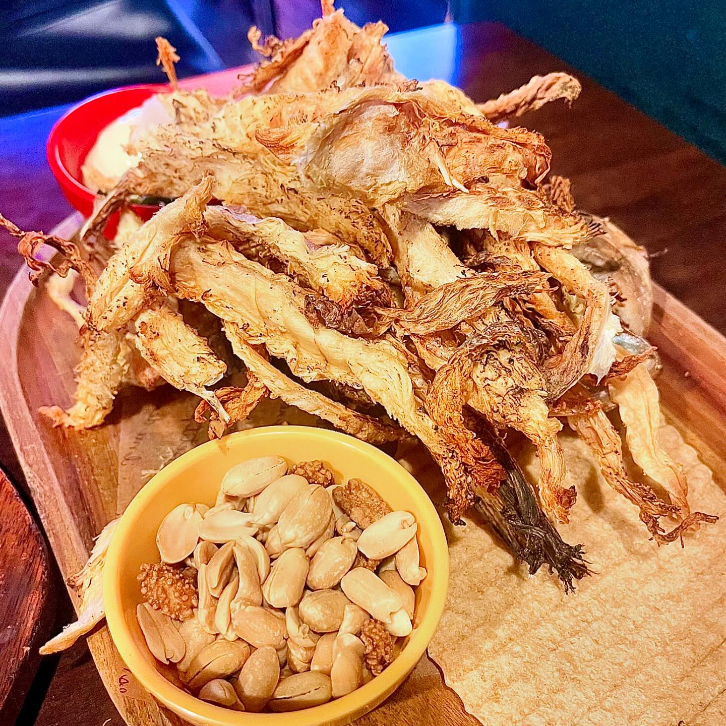 피켓팅 실패한 분들(나포함)을 위한 집합소🏟️
맥주 맛집이자 잠실새내 야구 관람 맛집 #맥호프

가을야구 피켓팅 실패했다고 속상해하지마세요🫵
맥주와 야구 둘다 즐길 수 있는 ‘맥호프’가 있으니까요✨

생맥주 마스터 사장님께서 15년동안 한 자리를 지켜온 노하우로,
다채롭고 맛있는 생맥주를 즐길 수 있음은 물론이고 
안주 하나하나 푸짐하고 맥주랑 즐기기 딱 좋은 술집🍻

특히 최고급 먹태는 한땀한땀 사장님이 손질하신 안주로,
먹태 익힘(구움)의 정도가 딱 좋아서 맥주 안주로 최고🤤
(+제가 먹은 먹태 다섯 손가락 안에 뽑힐 정도로 맛있어요!) 

넓은 홀, 야장 감성의 테라스, 룸까지 구비된 매장엔
빔프로젝터 1대에 대형 TV 4대가 있어서 
가을야구 관람하면서 맥주 마시기 제격인 맥주집!
+) 야구 직관한 후, 2차 뒷풀이 술집으로도 추천⚾️

✔️네이버 플레이스로 예약 시 좋은 자리 선점이 가능하며,
우취시 다음날 예약으로 변경 가능합니다.

분위기부터, 시원한 맥주, 맛있는 안주, 
야구를 볼 수 있는 스크린까지 완벽한 잠실새내 맥주 맛집 
@@이번 차전은 맥호프에서 시청 고고! 🏃‍♀️🏃

🍺맥호프 잠실본점
📍위치: 서울시 송파구 올림픽로 10길 8
⏰영업시간: 17:00-02:00 (금,토~03:00)

#잠실새내술집 #종합운동장술집 #잠실새내역술집 #잠실새내스크린술집 #잠실야구장술집 #야구관람 #종합운동장맛집 #종합운동장술집 #잠실새내야구 #야장