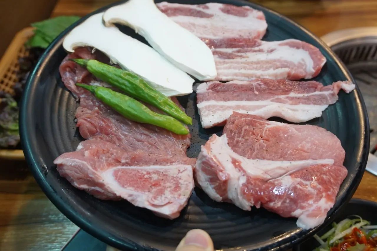 여기가 바로 요즘 가양동에서 핫플로 뜨고있다는 #가양화로 #가양동맛집

와~ 삼겹살 목살 비주얼 대박!
이렇게 맛있는 고기가 7일 숙성까지된 프리미엄 고기라니 대애애애애애박!!

손님이 왜 많나 했더니만
가격 미쳤네~~

고기 진짜 배터지게 먹고가요~
앞으로 고기는 가양화로에서 먹는걸로~~~

#대전보건대맛집 #가양동삼겹살 #대전가양동삼겹살맛집 
#대전우송대맛집 #대전고기 
#대전동구고기집 #대전가양동삼겹살 #가양네거리맛집 
#대전대맛집 #대전고기맛집 #대전동구맛집 
#대전소고기맛집 #우송대맛집 #대전삼겹살 
#하늘공원맛집 #소제동맛집 #대전삼겹살맛집 
#대전소고기 #대동역맛집 #대전하늘공원 
#대전가양동맛집 #대전대학교맛집 #자양동맛집 
#대전소제동맛집 #대전자양동맛집 #대동맛집 
#단골각 #고기스타그램