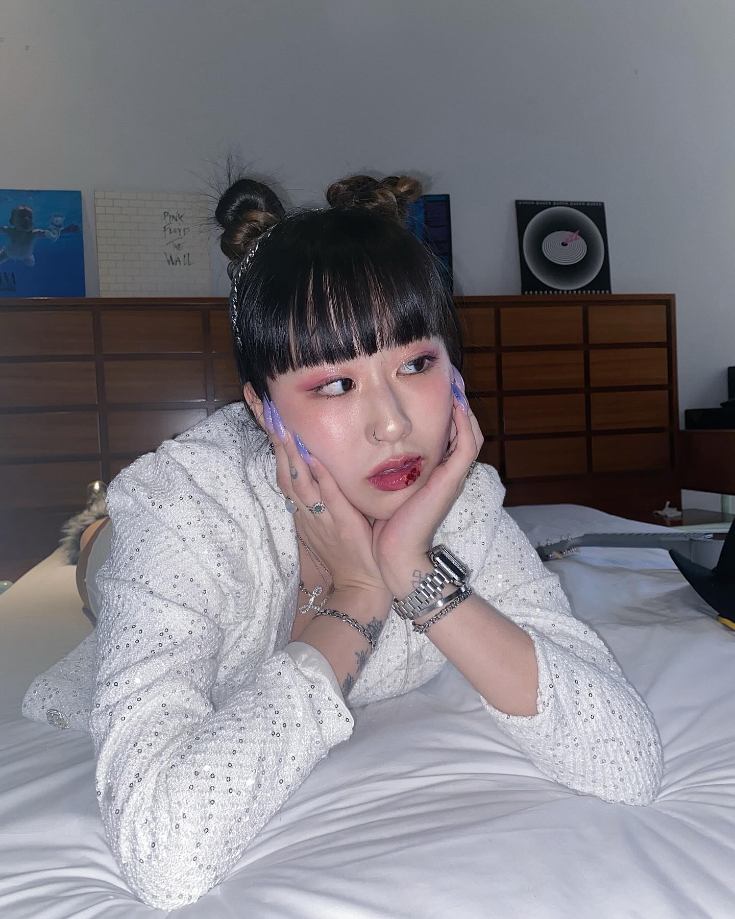 흘겨보기