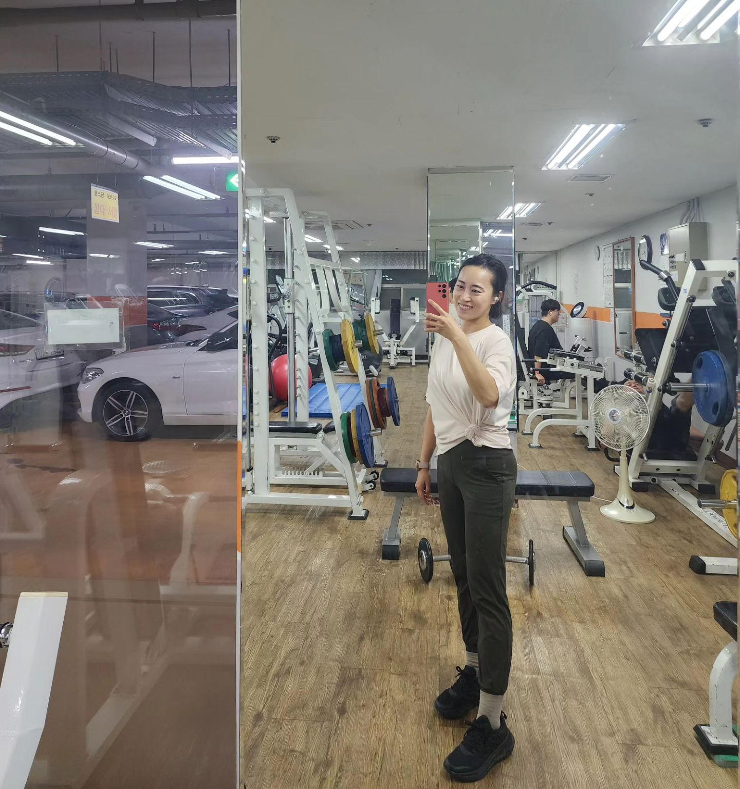 #오운완 뿅뿅 눈썹 반영구해서 3일차라 땀나면 안될것만 같아서 옆에 선풍기 틀고 으라차차💪🔥.
.
.
#하체운동 #와이드스쿼트 #스쿼트 +덤벨로우 #스티프데드리프트 #유산소 상콤한척 찰칵