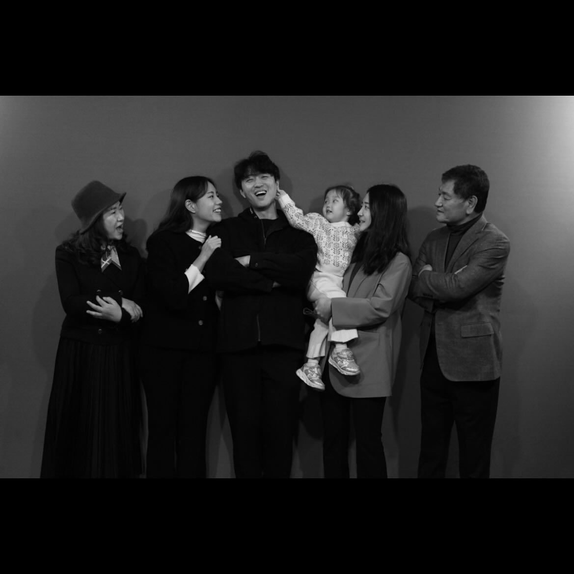 결혼식갔다가 계획없이 들어간 흑백 사진관 너무 맘에 든당💕
담엔 라노파파도 같이 찍자🥹