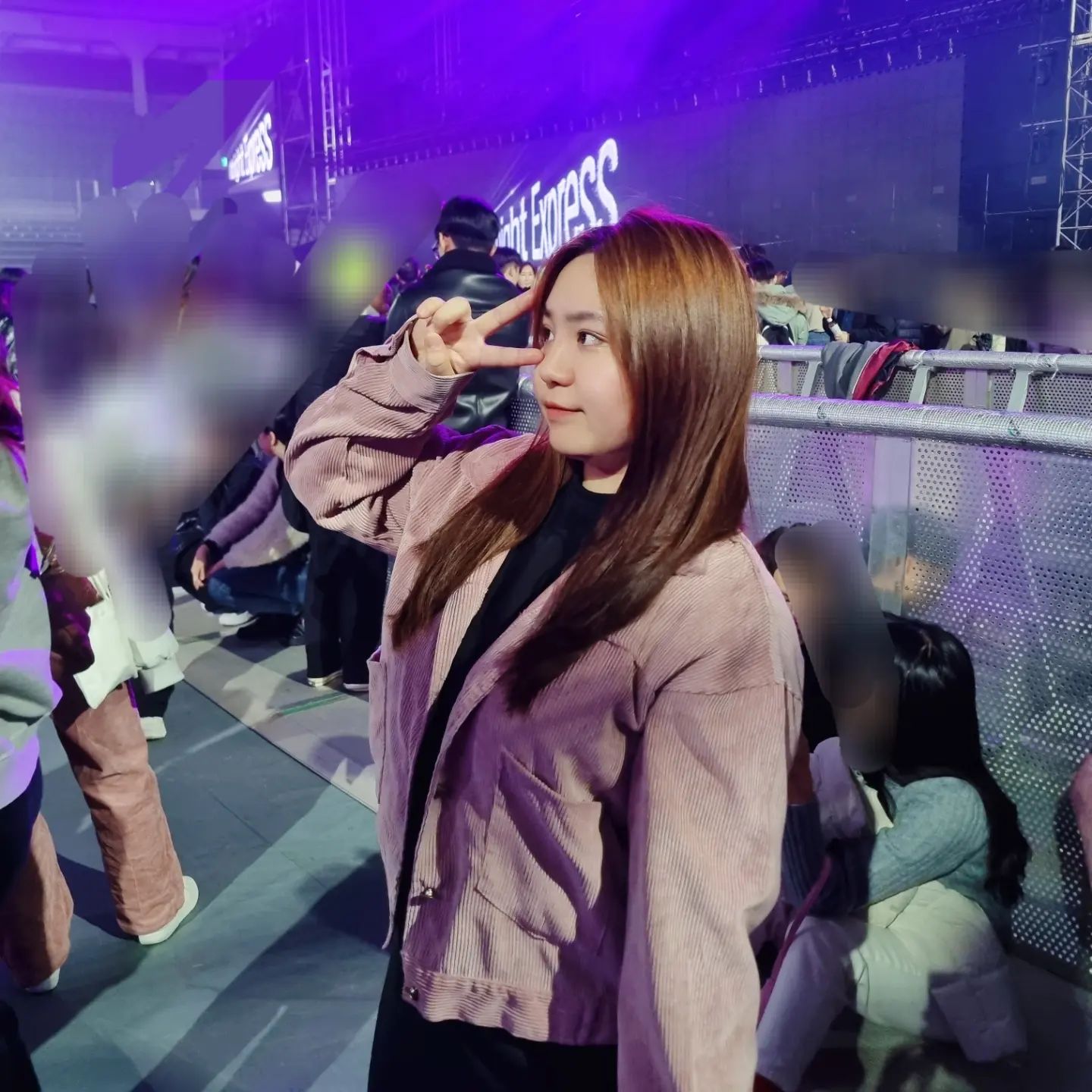 매번 윌님 콘서트 보러 오던 #장충체육관 
오늘은 #자우림콘서트 무려 #스탠딩
기마경(족저근막염 발목까지 아픔,30대 중반)은 괜찮을 것인가!!