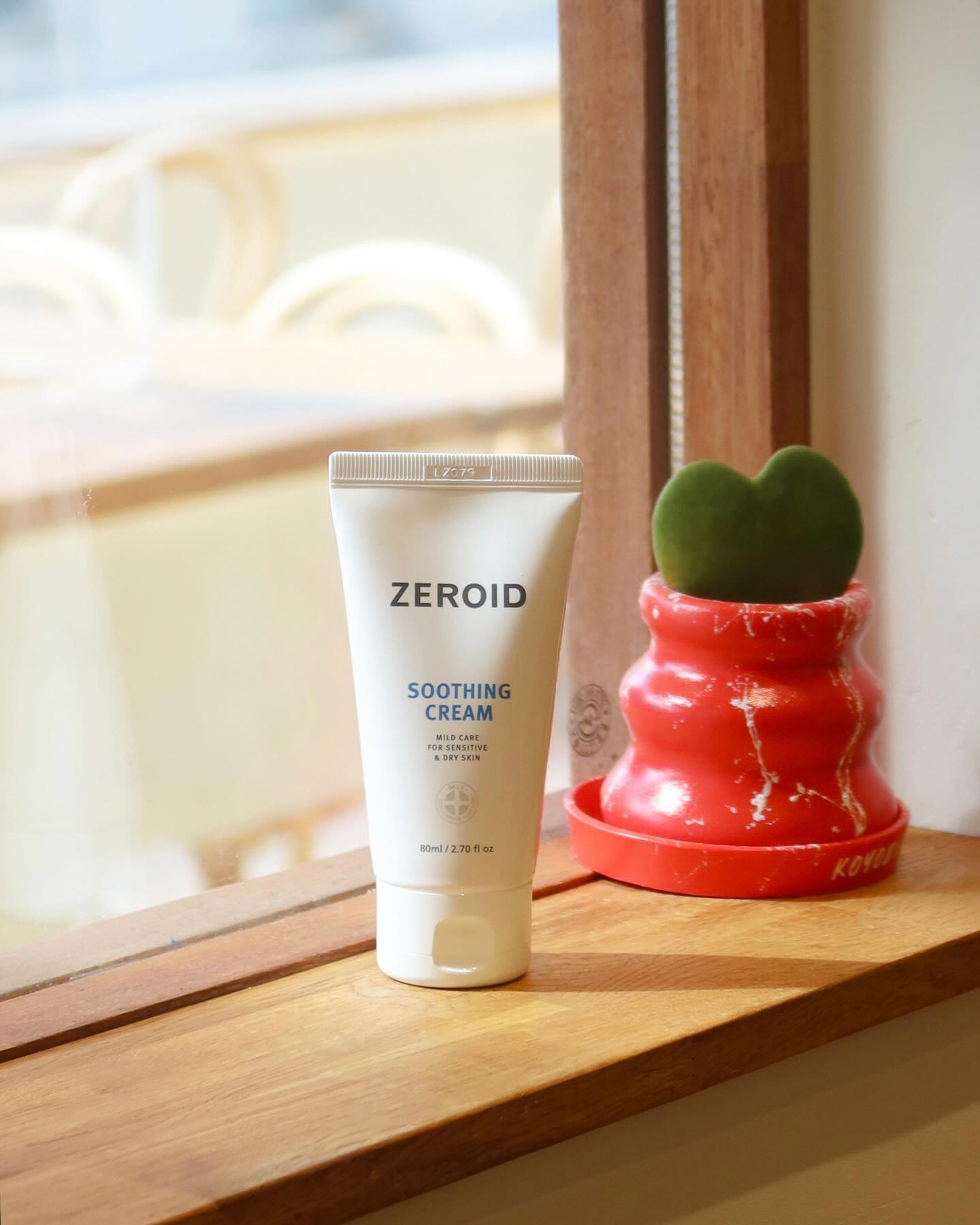 #협찬 zeroid_official 
최소 성분으로 민감한 피부도 안심하고 사용해요 
제로이드 수딩크림 💙

10 FREE 안심 처방, 저자극 테스트 완료, 유소아부터 민감피부 성인까지 모든 연령대가 사용가능한 크림이에요 

저자극 산뜻 촉촉 끈적임 없는 크림 찾는 분들에게 추천 

#제로이드 #제로이드수딩크림 #피부과화장품 #민감성피부추천 #피부장벽크림 #보습제 #순한화장품 #수분크림 #화장품추천 #안심성분