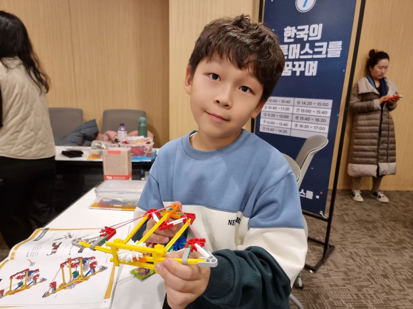 #주말일상

유성과학축제!
시간을 쪼개 깨알같이 즐기고있는데..
그래도 시간이 모자랄만큼..체험이 많네~;
일찍올껄~~;;
아쉽다..~😂
그래도 뽑기에서 1등 '꿈순이'인형뽑았다..~!

#유성과학축제