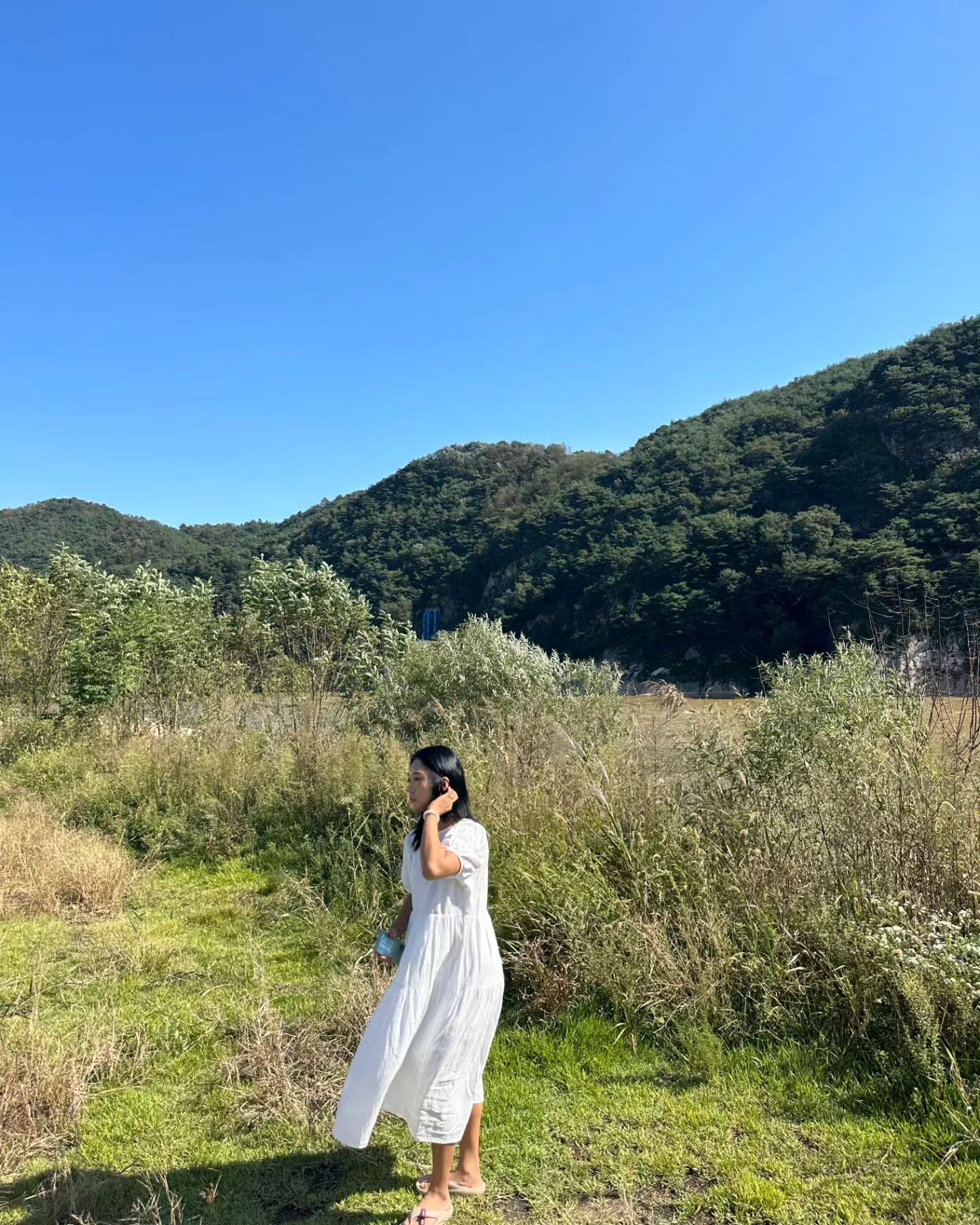 님프 캠핑🧚🏾‍♂️

딱좋은 날씨에 짝꿍이랑 #노지캠핑 #반오토 로 다녀왔어용 :->
#경북캠핑 경북 지역으로 캠핑자주 오는 것 같은 느낌인뎅 
살랑살랑 바람이 좋아올 때마다 기분이 좋아지네요 🍃

서로 짝꿍으로 만나기 전, 딱 일년 전에 여기서 오빠한테 꼬장부린 게 생각이 났어욬 그때 나한테 정 털린(?)줄 알았는데 오히려 좋았다고 말하눈 그가 참 고맙고 좋았네용 ;>

다행히 이번엔 꼬장 안부리고 무사히 패스^^