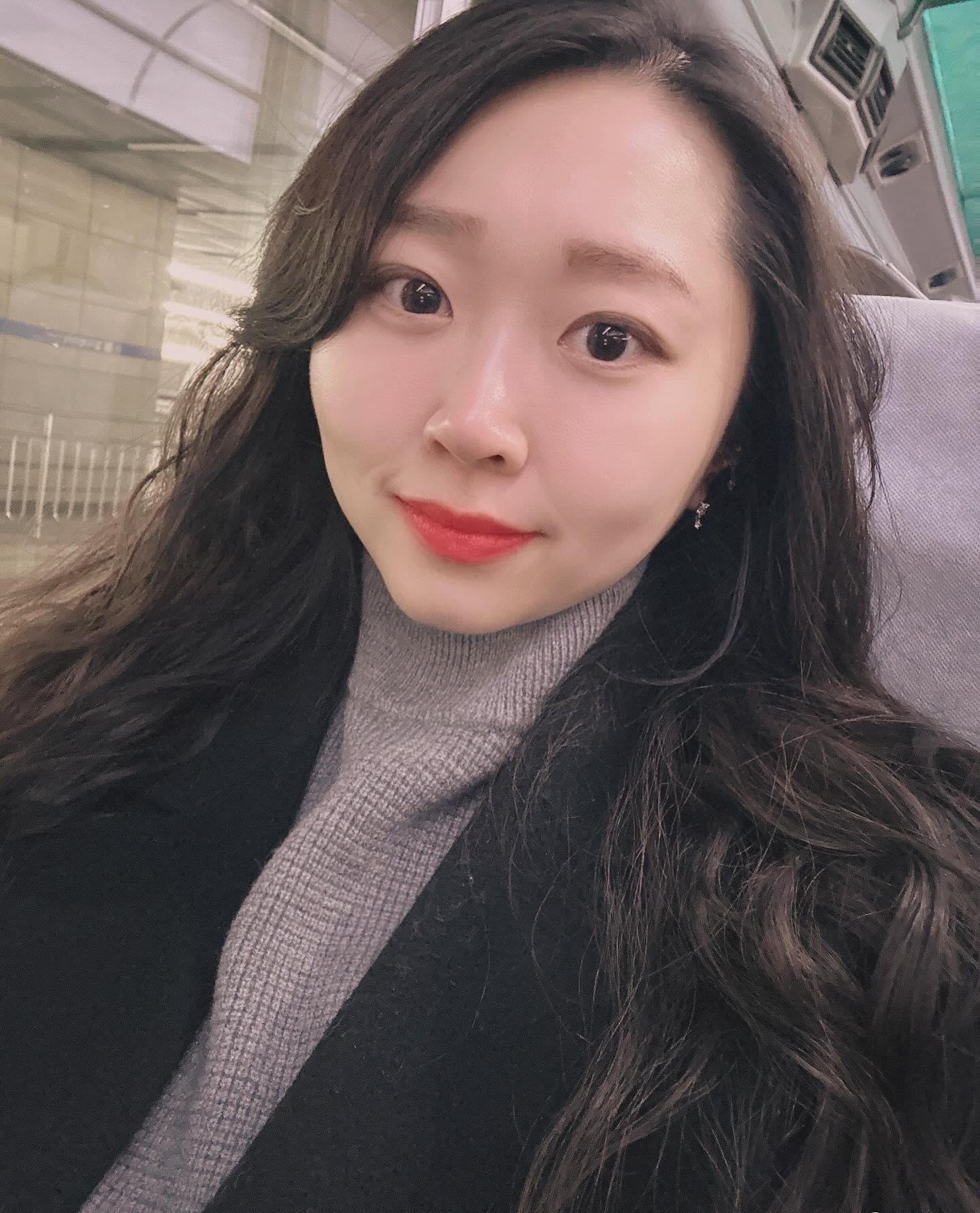 🚞 남편과 간만에 기차타기 
뭔가 여행 온 느낌도 들고 #날씨 가 좋아서 
수원에서 데이트 하려구요 😆
마지막 설명절 알차고 재밌는 하루 되세요 🫶

#설명절 #기차 #기차여행 #셀카 #셀카그램 #일상 #소통