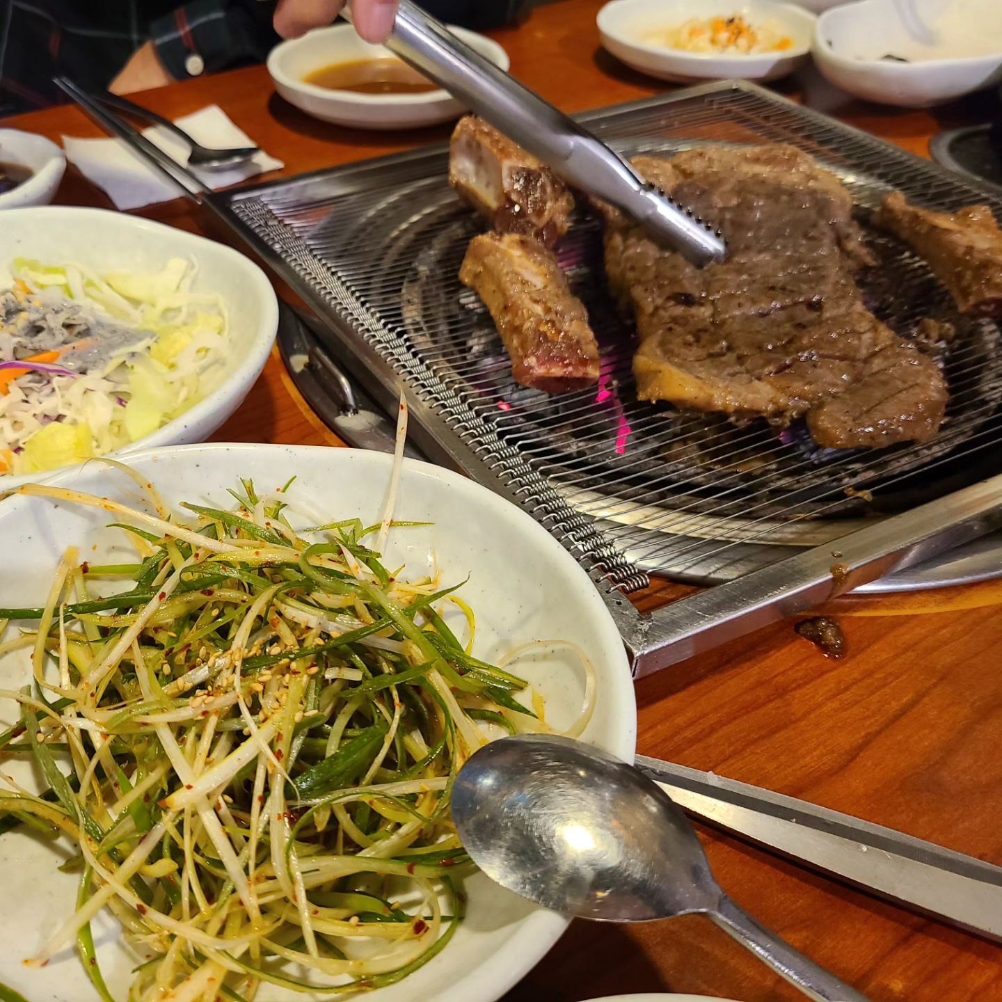 🐷 화화돼지왕갈비

✔️ 돼지갈비 맛있음
✔️ 야채셀프바있음
✔️ sns이벤트 음료증정

#온천천카페거리고기집
#화화돼지왕갈비
#동래 #안락동 #안락동갈비집
#화화