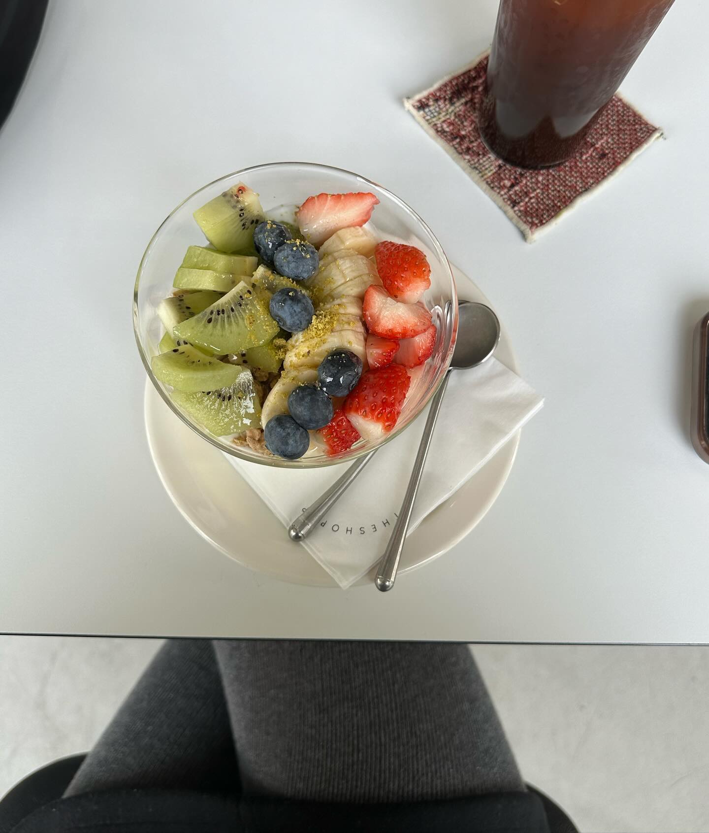 대전 최애카페에서 먹은 요거트볼🥝🍌🫐🍓
오랜만에 입은 회스랑치마
즐거운 주말 잘가 #숍비피