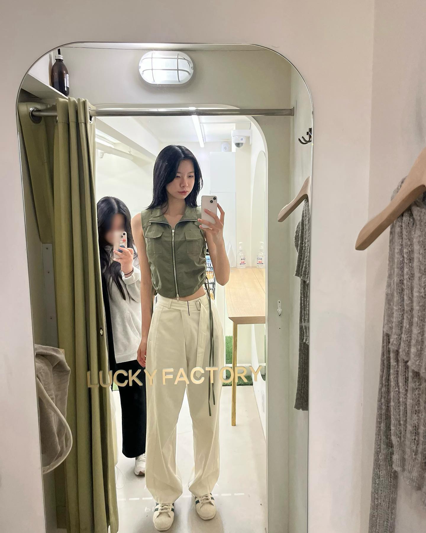 두번째 눈감은건 안비밀
.
.
.
.
.
#06#07#08#09#10
#likexlike #likesforlike #liketime #dailylook #lookbook #옷입어보기#😅😓😂 #⚪️🟢