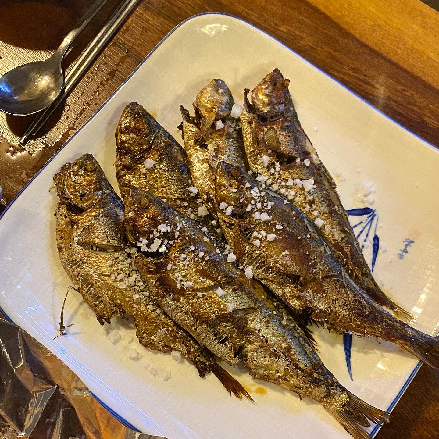 📍 59년 왕십리 포장마차 - 수서역
[ 계절메뉴 잘하는 찐노포이올시다 ]
: 친구도 잘 안알려주는 숨은 명당이다. 

동네 몇년동안 살면서 술집에 대한 아쉬움을 한번에 달랜 곳. 
시크한 사장님의 매력의 손 맛에 
술이 몇 병째인지 모르는 포장마차.

동네 사람 다 어디가나 했는데, 다 이 곳에 모여있더라!!!

▫️대하소금구이
▫️김치전
▫️전어구이

/

📌 수서역 4출에서 지하상가로 들어가기
📌 월-토 15:30-01:00 (일 휴무)
📌 02-3412-6655
📌 불펌 및 크롤링 금지 ⓒjmtfoodie

#수서역맛집 #수서술집 #노포 #수서노포 #서울노포 #전어구이 #전어회 #포장마차 #찐노포 #59년왕십리포차