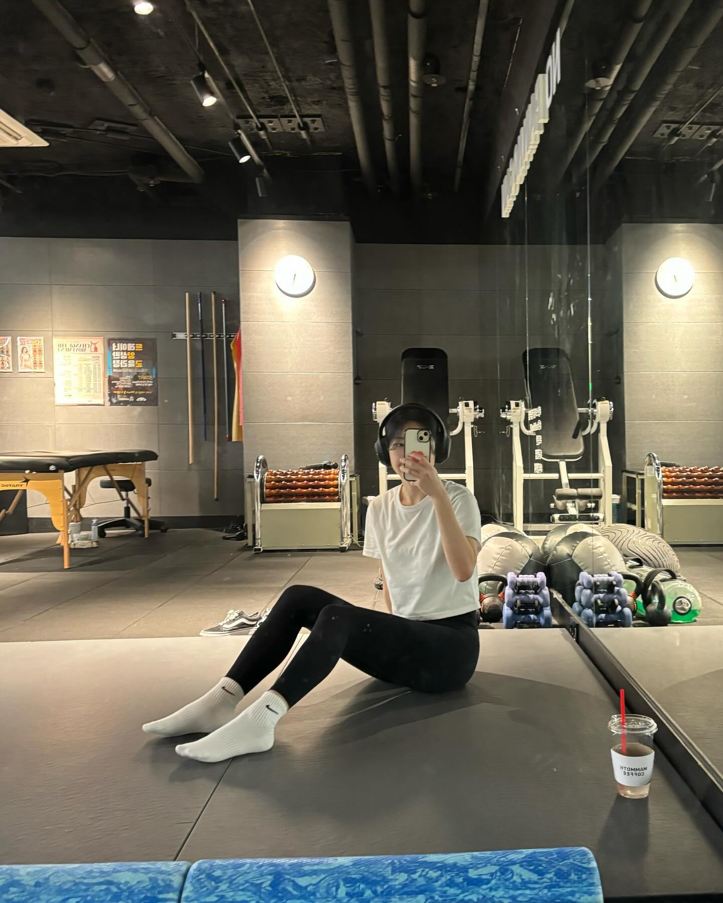 너무너무 오랜만🥹 
오래만이니까 하체 뿌셨어요

‘체력적으로나 심리적으로나 지친 연말과 연초를 보냈다. ’ 가
운동을 못간 이유가 될까요??🥹 흑 

늦었지만 다들 해피뉴이어 🎉🎊❤️

#힙쓰러스트 5세트
#힙어브덕션 5세트
#힙어덕션 4세트
#백익스텐션 5세트
#원레그데드리프트 3세트
#스쿼트 4세트
#케이블덩키킥#케이블킥백 4세트