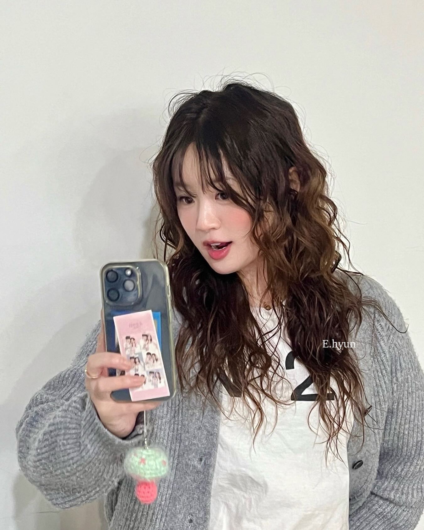 안녕하세요 이현 디자이너입니다 ! ♡

몽글몽글 귀여운 #젤리펌 🐰
통통 튀고 몽실몽실한 느낌이 매력인 디자인입니다아 - ☁️
고객님 추구미랑 찰떡콩떡 🌿

탈색모가 남아있는 상태이지만, 
모발 컨디션이 나쁘지 않아 시술 진행해 드렸어요 !

컬크림만 있으면 손질 뚝딱 !

. ˚
* * 　　　 ⊹ ˚ .    　　.
⊹ · ✧ 　　　*    *
. 　　 ⊹ ✦ 　 ✵ 　　　　　*
* .　 ·
. 　 　 *
.
▫️ 첫방문 할인 이벤트 진행 중
▫️ 네이버 예약 시 세트 메뉴 10% 할인 

#대구미용실 #죽전동미용실 #달서구미용실 #로이드밤죽전점 #대구레이어드컷 #대구레이어드펌