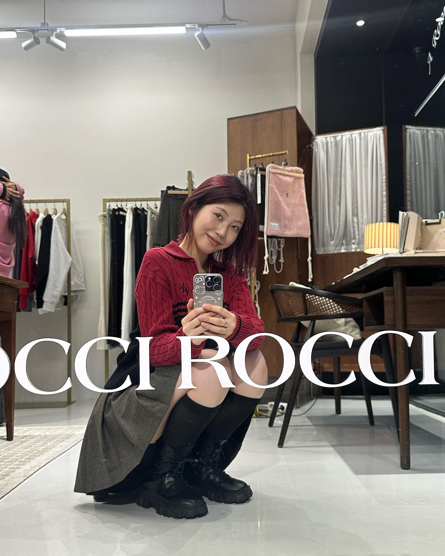 #제품제공 23WinTeR 무드 낭낭한 #로씨로씨 pop-up🎀💝🎁✨ roccirocci_official

들어가자마자 들리는 캐롤과 따듯한 겨울 무드가 연말을 알리는,,🎄 겨울 신제품과 꾸준히 사랑받고 있는 #RocciRocci 아이템들을 만나볼 수 있어요!🧸 

일정 금액 이상 구매 시, 스페셜 기프트가 제공된다고 하니, 
가장 오랜시간 머무리는 곳에서 온전히 자신만의 스타일을 즐기며 보낼 수 있길 바라는 로씨로씨 23WINTER 컬렉션을 만나보세요🎄❤️

운영 기간 : 11월6일 ~ 11월19일
운영 시간 : AM 11:30 ~ PM 08:00
위치 : 서울시 용간구 이태원로 230, 1층

#로씨로씨 #RocciRocci #팝업스토어