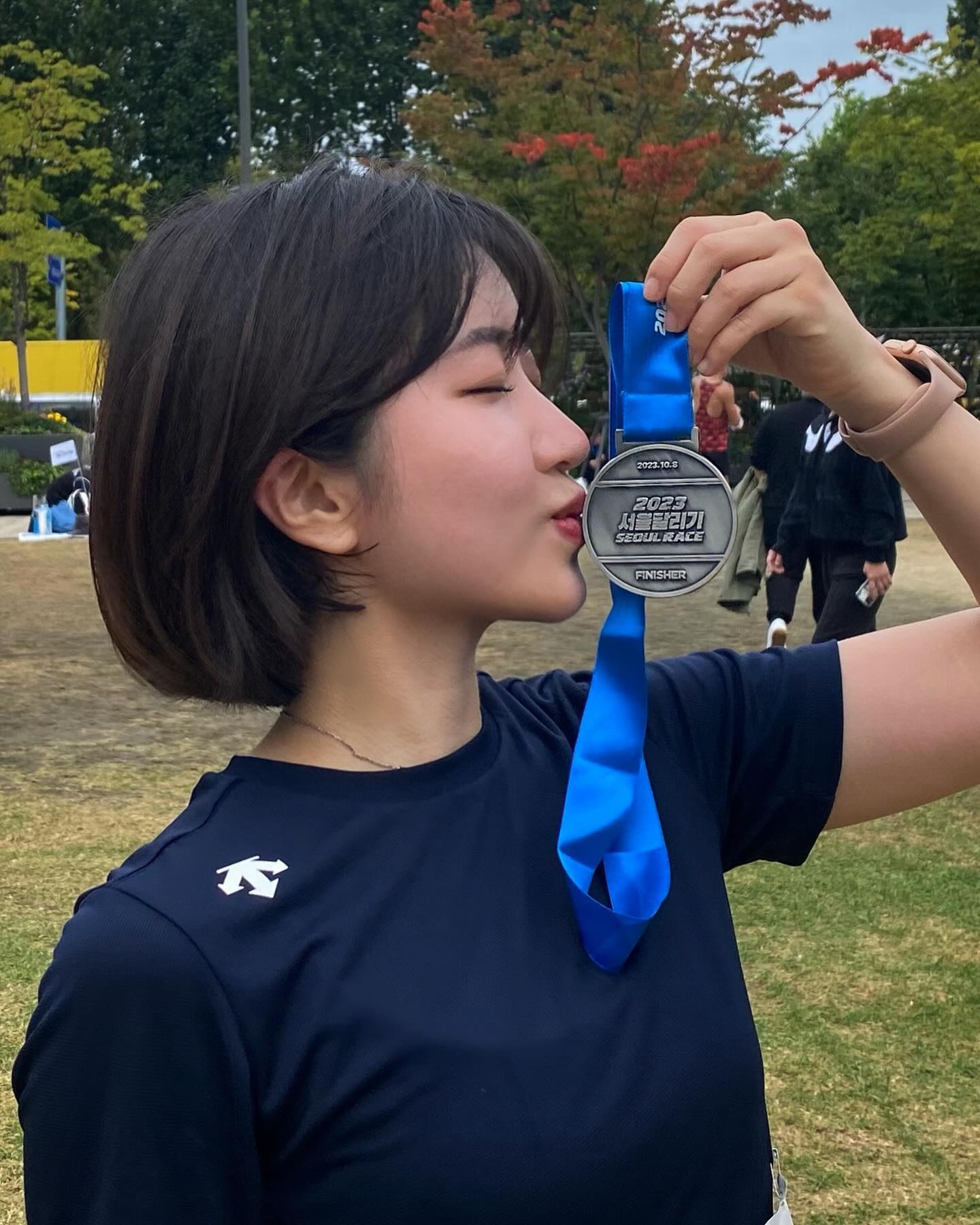 소중한 메달 🏅
소중한 생명수 🚰
그리고 탄수화물 🫶🏻
그리고 진짜 멋진 러너분들 .. 🏃🏻🏃🏻‍♀️🏃🏻‍♀️🏃🏻🏃🏻‍♂️🏃🏻‍♀️🏃🏻‍♂️🏃🏻‍♀️🏃🏻🏃🏻‍♀️🏃🏻🏃🏻‍♂️🏃🏻🏃🏻‍♀️🏃🏻‍♂️ 🏃🏻🏃🏻‍♂️🏃🏻‍♀️🏃🏻🏃🏻 짱!

#데상트러닝 #델타프로엘리트 #서울달리기 #마라톤 #11km #runner #run #running #marathon #seoulrace #seoulrace2023 #불타는고구마🍠 ㅎㅎ