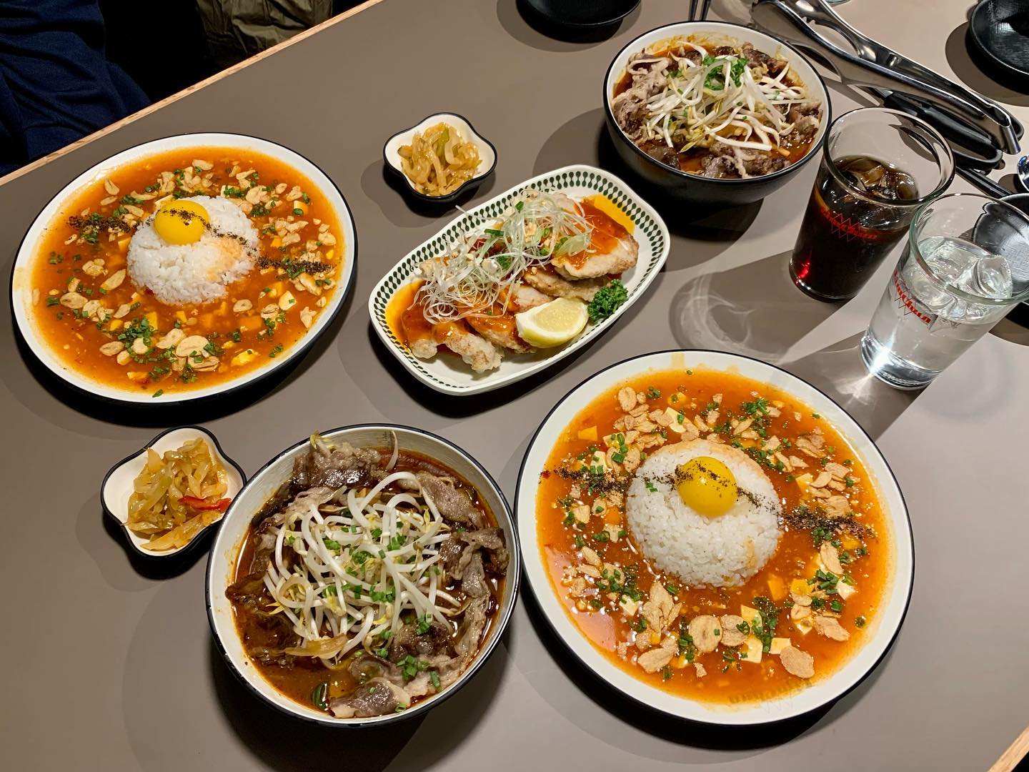 💛 #월평동맛집 #림춘 

소제동에서 유명한 림춘이 대전 월평동 이마트 트레이더스 맞은편에 새롭게 오픈했어요❗️

아메리칸 차이니즈 음식을 맛볼 수 있는 곳이라 색다른 메뉴를 맛보고 싶다면 당장 달려가기🏃‍♀️🏃‍♀️

-림춘 칠리 꿔바로우(23,000)
-차돌 마라 짬뽕(12,900)
-림춘 마파덮밥(12,900)

분위기가 좋아서 이마트 트레이더스에서 쇼핑하고 데이트 하러 가는 코스로 딱 아니냐구요~~😆😆

📍대전 서구 한밭대로570번길 29-12 2층
📍10:00 - 22:00 (B.T 15:00 - 17:00/L.o 21:00)

#대전맛집 #대전맛집추천 #대전림춘 #월평동림춘 #월평동데이트 #대전데이트 #대전중식맛집 #트레이더스맛집