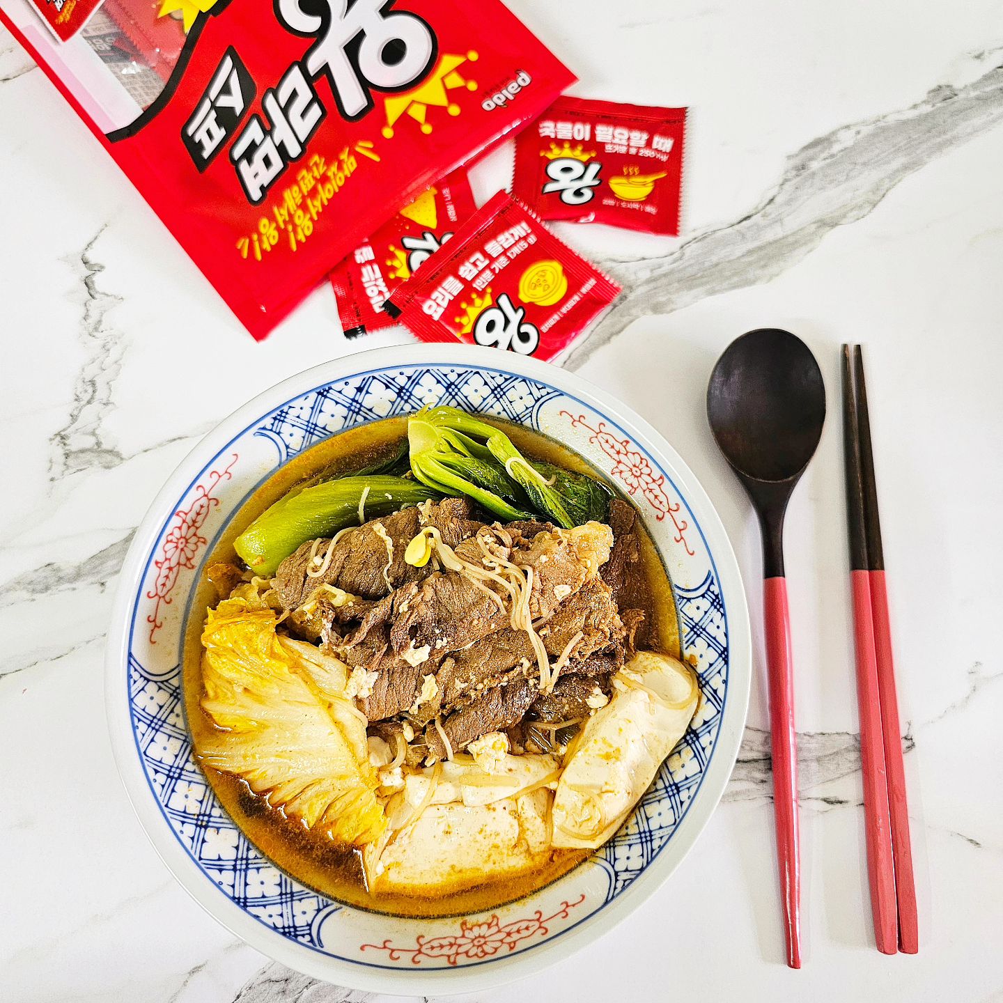 paldofood 
#제품제공 #팔도 
#왕라면스프 #마법의가루 만 
있다면 #다이어트레시피 도 뚝딱!

#라면스프 와 두유면으로
만든 #다이어트라멘 !! 
곤약면으로 만들어도 좋아용😁

기호에 따라 소고기, 
해물, 닭가슴살 등등
콩나물, 청경채, 대파, 순두부
다 때려 놓고 끓이기만 하면 끝!!

#다이어트 하면 자극적인 맛이
땡길때가 있는데 그럴때 
알지? 마법의가루 !!! 
요똥도 금손으로 만들어준다는
마법의 가루가 아니겠어요?!ㅎㅎ

#다이어트레시피 특별한거 없습니다!
팔도에서 나온 왕라면스프 하나면 끝~!
다이어트 하시는 분들 #paldo 
#라면스프레시피 따라 해보세요!! 
#왕라면스프레시피