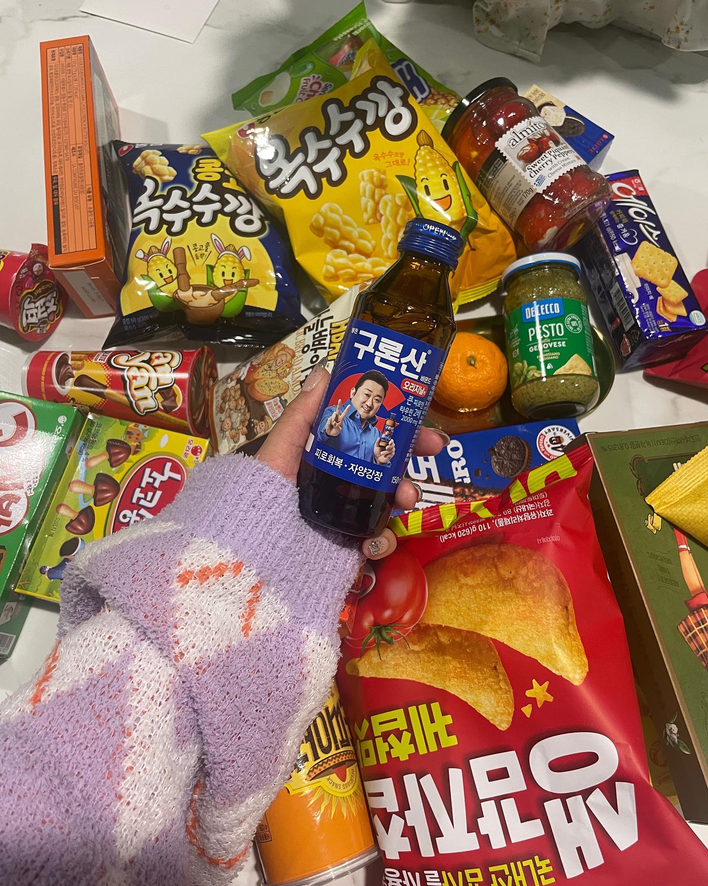 내겐 한결같이 참 다정하고 따뜻하고 사랑스러운 아이들과 소중한 시간 ⏰ 한명한명 각자 너무 다르지만 또 모두 결이 비슷한 신기한 아이들 바쁜시간내서 날 배려해 천안으로 모여준 고마운 아이들 은빈이의 달콤한 크리스마스 쿠키도 현주의 따뜻하다못해 뜨거운 크리스마스 카드도 해리의 삐에로 사랑도 세민이의 쇼킹토크쇼도 .. 너무 행복한 하루였다!

그리고 구론산덕에 나오늘 출근을 버텼다 ,고마워요 마블리 ✌🏼