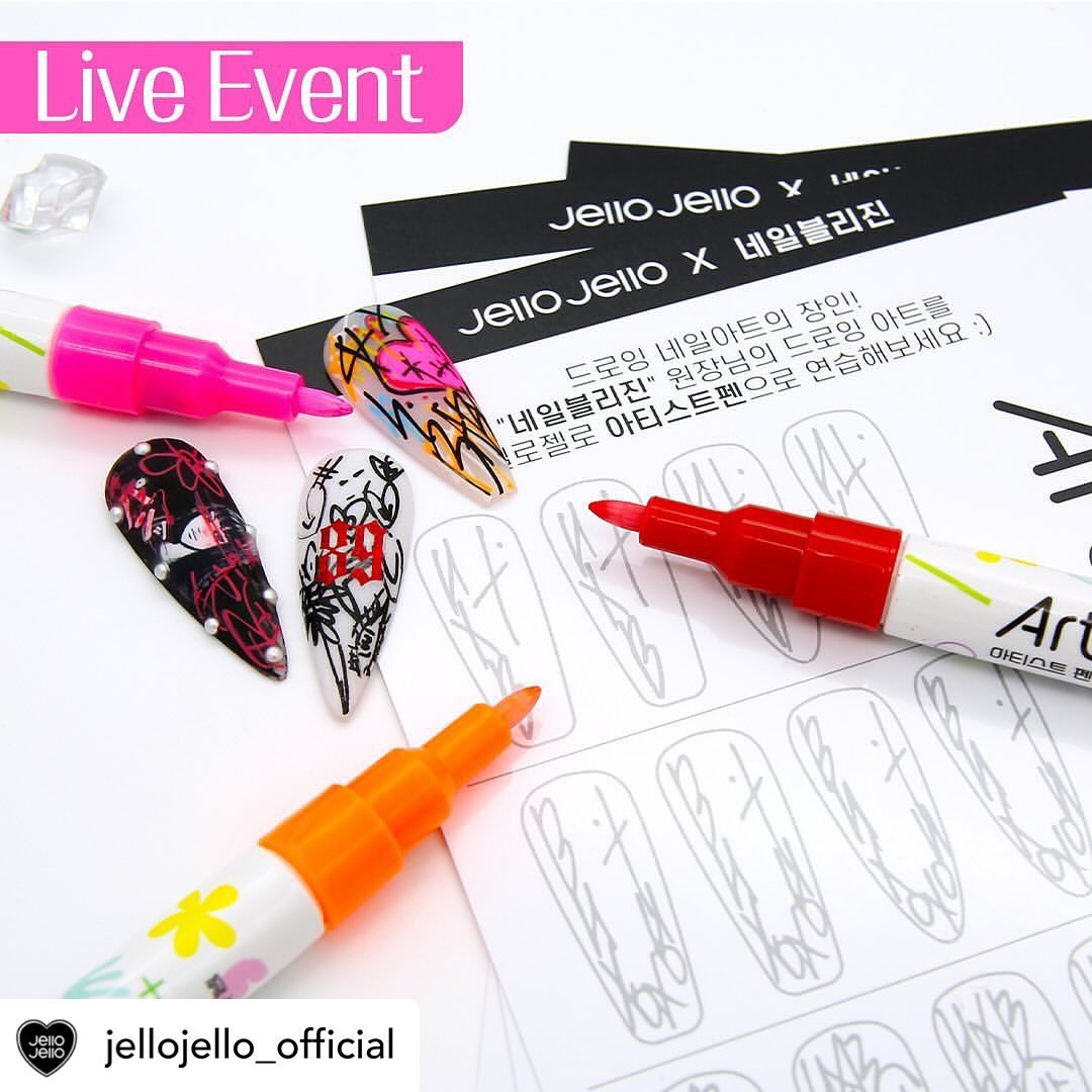 Posted withregram • jellojello_official #이벤트

✐✎✐ 𝙰𝚛𝚝𝚒𝚜𝚝 𝙿𝚎𝚗 ･ᴗ･ ✎✐✎
펜을 잡는 순간, 완성되는 나만의 네일아트
프리미엄 네일 드로잉 펜
”젤로젤로 아티스트펜“

드로잉 네일아트의 장인!
”네일블리진 원장님“ 과의 콜라보 라방!
블리진 원장님의 드로잉 노하우와
라방 중 엄청난 할인 혜택!
절대 놓치지 마세요~!

🕤 4월 1일(월) 오후 9시 30분 🕤
라방계정 : nailvelyjin 원장님 인스타그램

🎁 이벤트 참여방법 🎁
𝟭 댓글로 젤로젤로 아티스트펜과
블리진 원장님 라이브 방송에 대한
기대감을 남겨주세요!😍
𝟮  해당 게시물 좋아요+리그램 하시면 완료!
(스토리 리그램도 가능합니다!)

🎁 젤로젤로 아티스트펜 12종 세트 (3명)
✔ 라방 중 2분, 라방이 끝난 후 1분 발표 예정입니다.
　
　
　
　
#젤로젤로#JELLOJELLO#2024신제품#라방이벤트#네일이벤트#젤로젤로아티스트펜#아티스트펜#드로잉펜#네일드로잉#드로잉네일#젤로젤로드로잉펜#드로잉#네일드로잉#네일펜#셀프네일#셀프네일아트#젤네일#젤네일아트#네일아트#네일스타그램#뷰티스타그램#좋반#nailart#selfnail#드로잉네일맛집