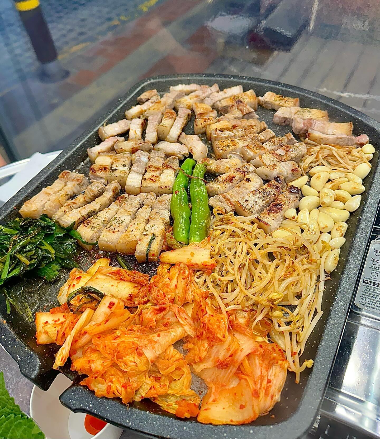#협찬 더차돌 산본점💓
삼겹살이 쫀득하고 부드러워서 너무 맛있어요!
야외를 바라보며 먹는 분위기도 좋아요😆
100% 국내산 생오리를 수제로 직접 만들어 잡내가 없고 120시간 저온숙성을 거쳐 나오는 오리차돌도 다음에 먹어보고 싶네요!ㅎㅎ

#산본 #산본맛집 #산본고기집 #삼겸살 #산본역고기집 #산본오리고기 #산본역맛집 #산본더차돌 #더차돌 #산본오리차돌 #산본삼겹살맛집 #삼겹살맛집 #오리고기