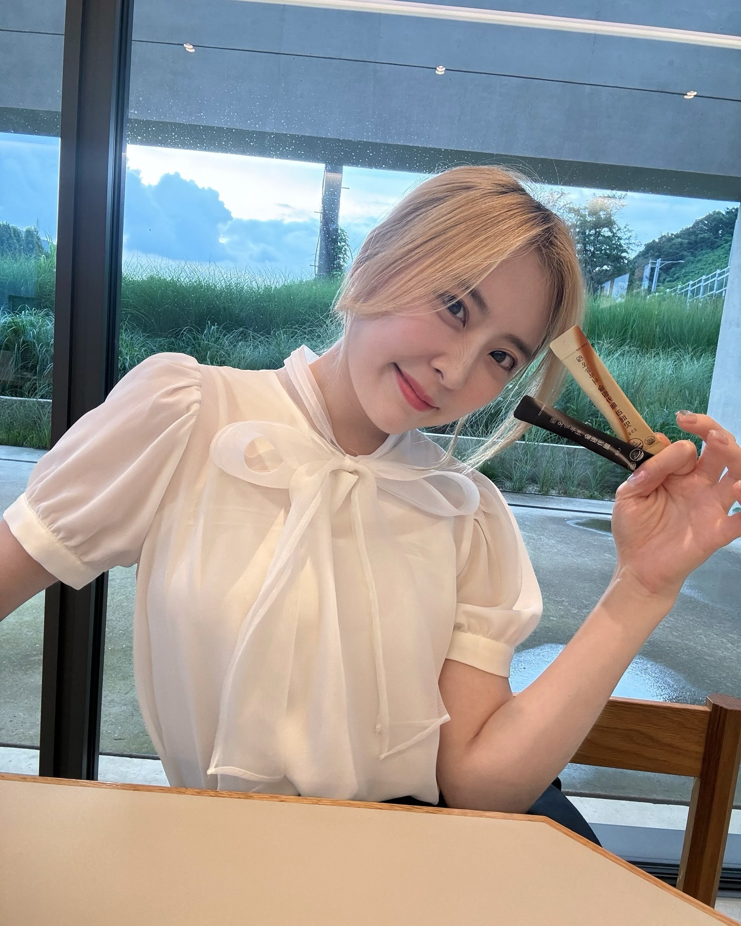 #협찬 fromtoday.official 
엄마 앞에서 잔망잔망😆💗🤍
요즘 살 띠룩 쪘는데..🥲
오늘부터 슬림카페로 관리 들어가보쟈구요🔥🔥

집에서 밥 먹기 전 커피타임으로 맛있게 다이어트!
하고 싶다면 오늘부터 슬림카페로☕️
(정량 지켜주세요 여러분! 밍밍한거보다 정량이 맛있어용💗)

#다이어트 #가르시니아 #다이어트보조제 #오늘부터 #오늘부터슬림카페 #커피다이어트 #아메리카노 #커피맛집