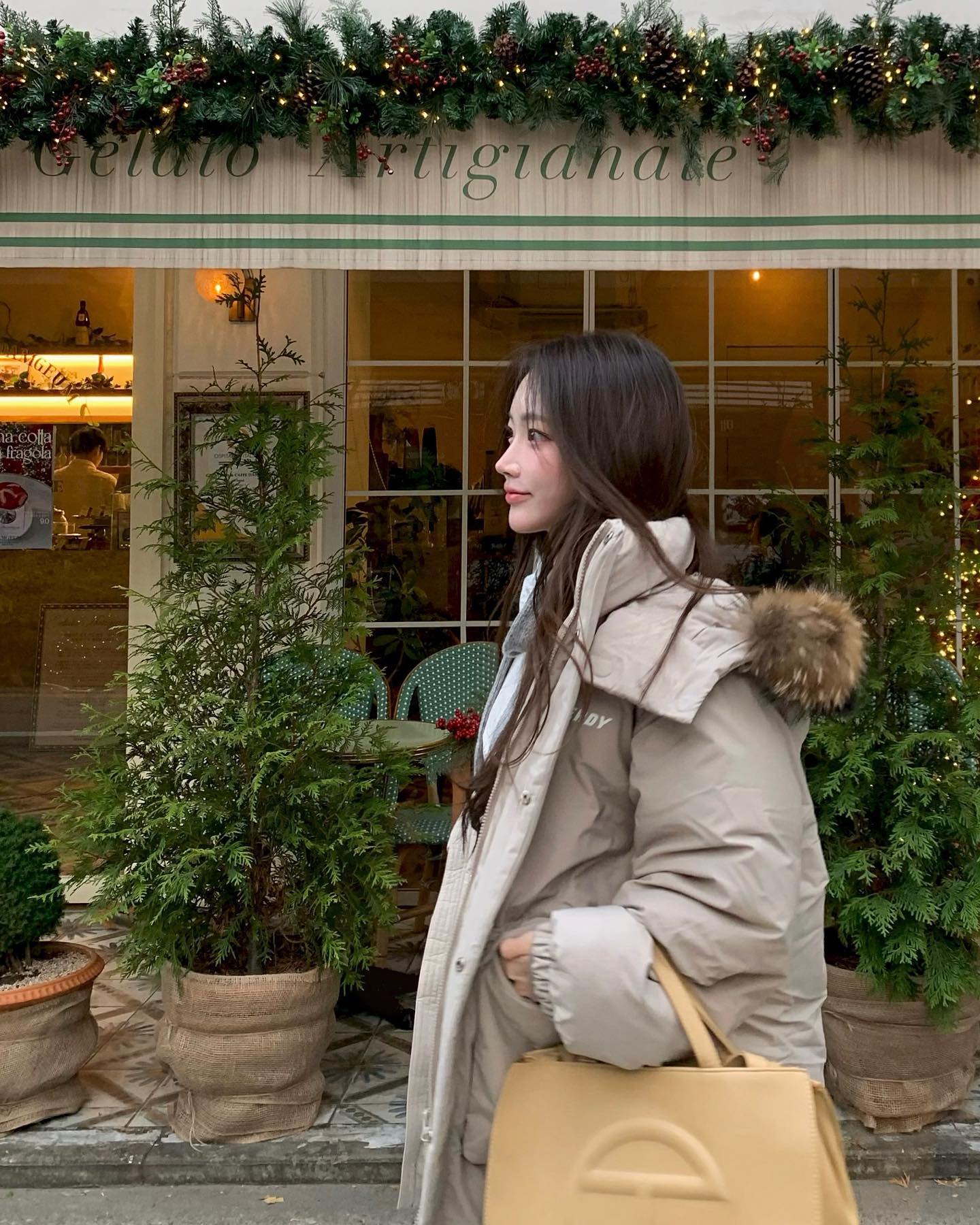 뒤늦게..! 🎄🍓☕️⛄️🐻

인간 베이지에게 최고의 컬러와 고급스러운 퍼
덕분에 따뜻했당 감사합니다 ⋆ ˚｡⋆୨୧⋆｡˚ ⋆ 
nerdyofficial #제품협찬 #널디 #nerdy #스트릿캐주얼 #리얼퍼미드다운자켓