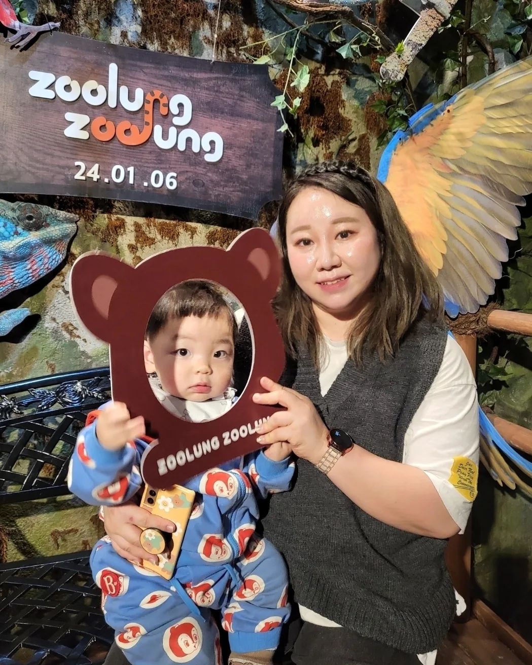 나는 영등포타임스퀘어 처음이라 재밌었고
아가는 동물친구들 잔뜩 만나고 🐒🦫🐿🐇

이날 에피소드는 할많하않 진짜 웃긴 울아덜👶
친구도 만나서 같이놀고 히원모네서 9시까지 놀다가
집와서 기절한 아가😆

20240106
#14개월아기 #아기릴스 #아기영상 #주렁주렁영등포 #주렁주렁 #실내동물원 #영등포타임스퀘어