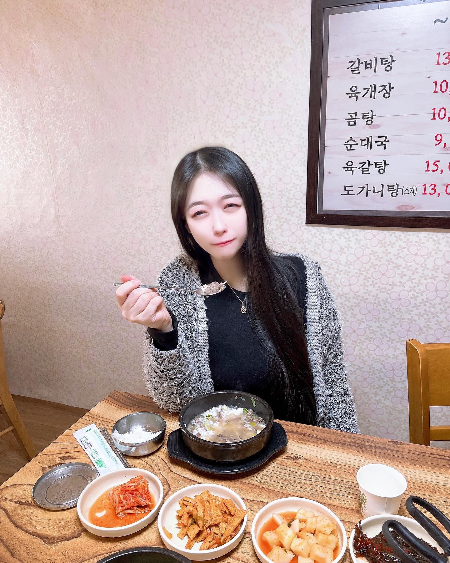 #서울식당 #하일리 #협찬 

시골집 분위기의 갈비탕 맛집🍚
계란단지도 쏭쏭~ 파도 쏭쏭~
밥까지 갈비탕에 말아먹으면
속이 뜨끈뜨끈하니 너무 좋더라구요!ㅎㅎ
시골감성속에서 갈비탕 한그릇 뚝딱하기 좋은곳✨

#마니산맛집 #강화도해장국 #동막해수욕장 맛집 #온수리맛집 #강화도갈비탕 #강화도밥집 #강화도국밥 #마니산국밥 #셀스카그램 #셀피 #크리에이터 #패션디자이너 #모델 #블로거 #오오티디 #좋반 #선팔 #일상 #좋반 #팔로우 #팔로워 #팔로잉 #반사 #맞팔 #좋아요 #소통 #flowers