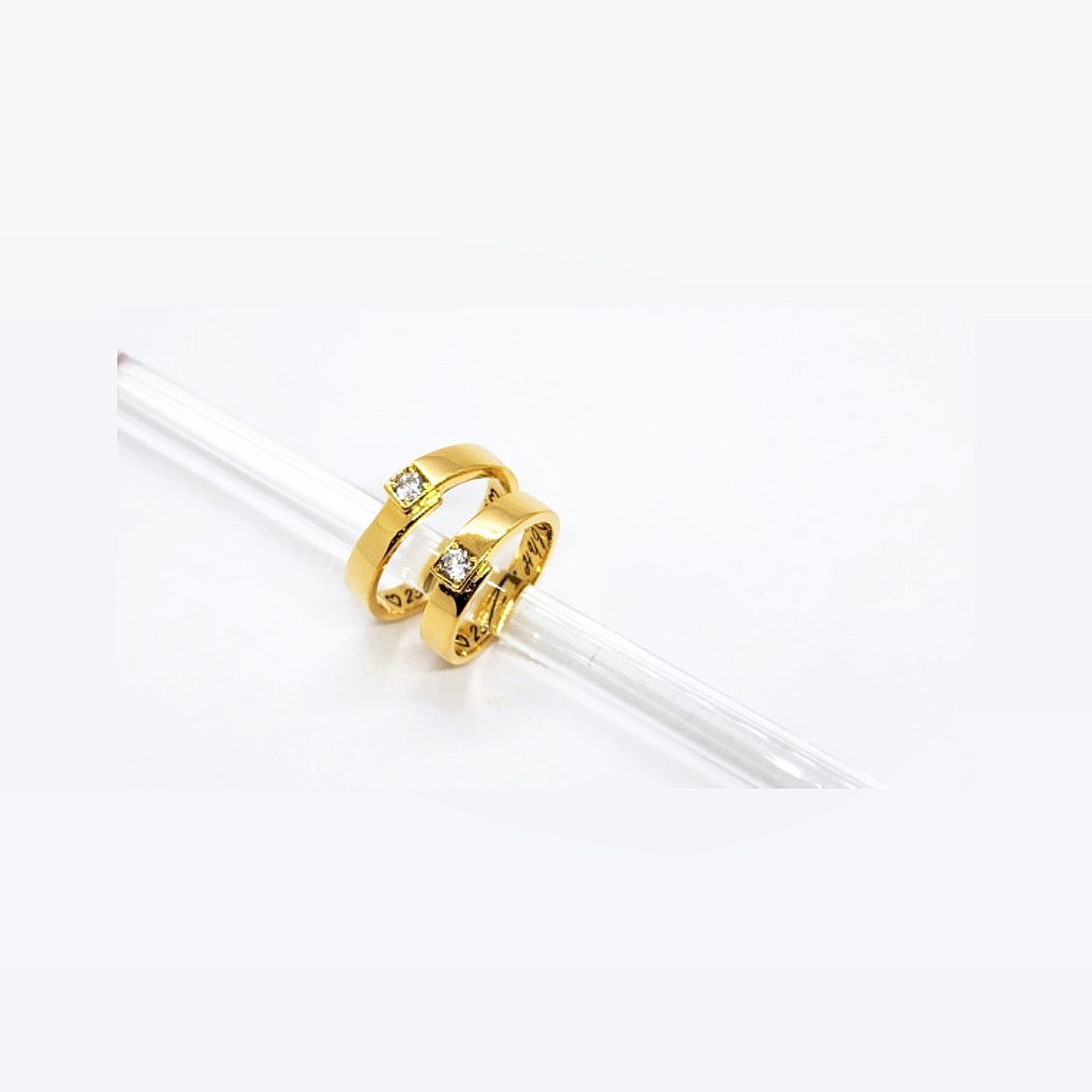The only one in the world,, ღ 💍
.
.
#couple #ring #yellowgold #anniversary #handmade #lovestory #daily #커플링 #기념일 #diary #luv #럽스타그램 #이제서야올리는 #반지 #밴드 #couplebands #수원 #화성 #💙