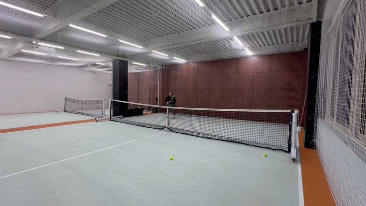 🎾272nd Lesson🎾 

발리 짧게 짧게 치기, 때리지 말기! 

1️⃣ 간결하게 짧게!
2️⃣ 포칭 나가는 타이밍 잘 잡기, 길게 보지 말고 짧게 보고 떨구기 
3️⃣ 상대가 짧은공 뛰면 사이드로 짧게 두기