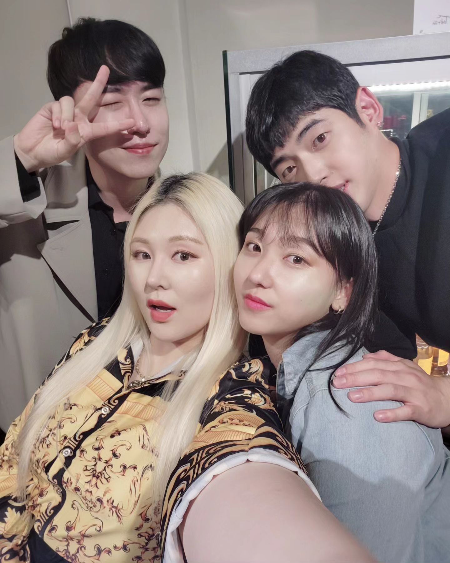 건배사 하겟쉡니다🥴

??? : 사진에서 진짜 술냄새가 났다니깐여?

#사진에서 #술냄새남