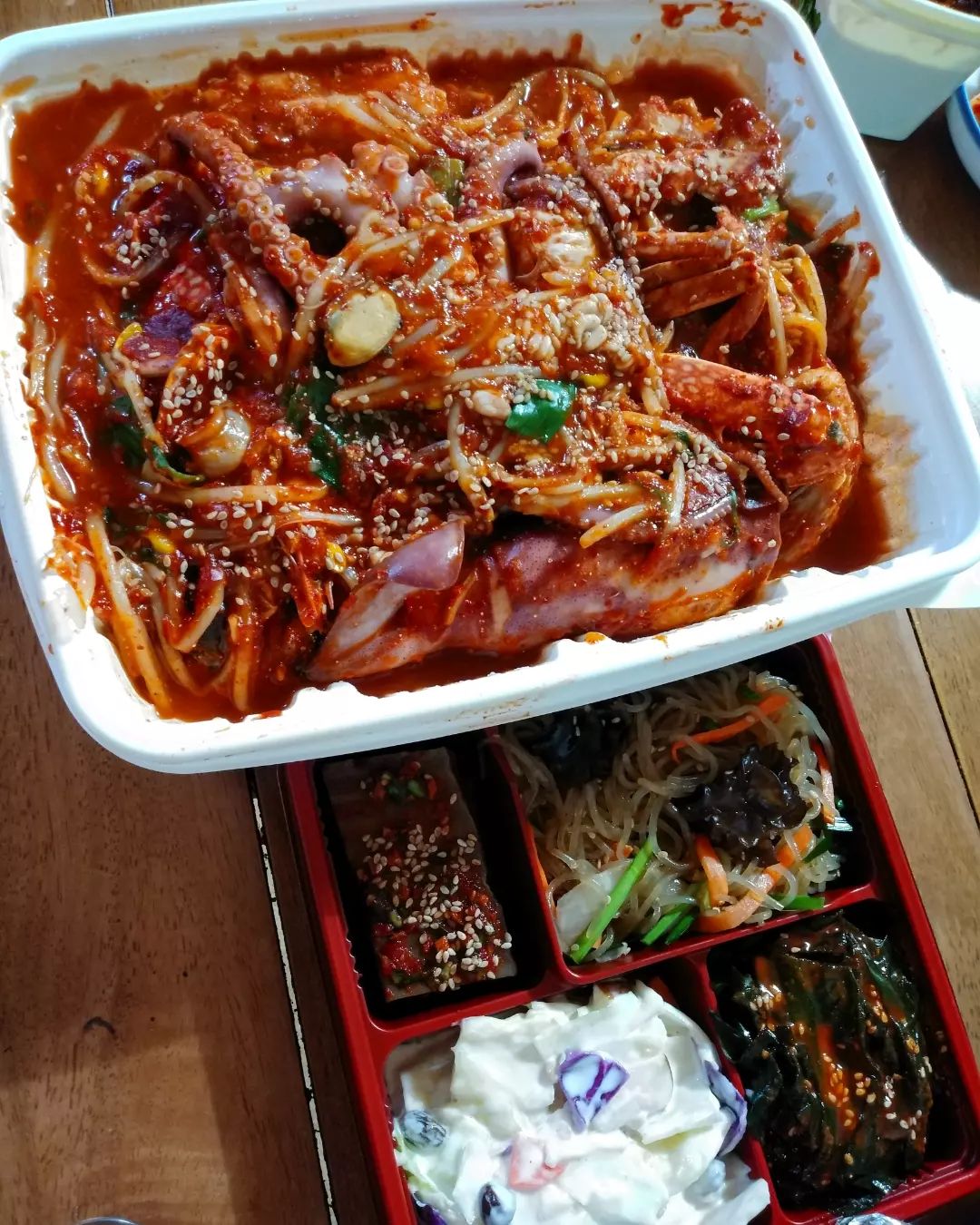 #이복례아구동태해물찜탕삼송신원점 #경기도 고양시 덕양구 권율대로 896-7 유성프라자 1층 #2024년2월4일오후6시11분

직접 가서는 먹는거 단골인데 배달이 되는 줄 모르고 있다가 알게 되어서 처음으로 배달을 시켜 먹어 보았습니다😆
가서 먹을때마다 맛깔나게 너어무 맛있어서 5~6번은 간 걸로 기억하는데 입맛까다로운 저희가족 단골집입니다👍👍

'이복례 아구 동태 해물찜 탕 삼송신원점' 에서는 볶음밥을 꼭 먹어야 하고❗입맛 돋게 해주는 맛있는 반찬들도 리필해 드시면 됩니다🤤
