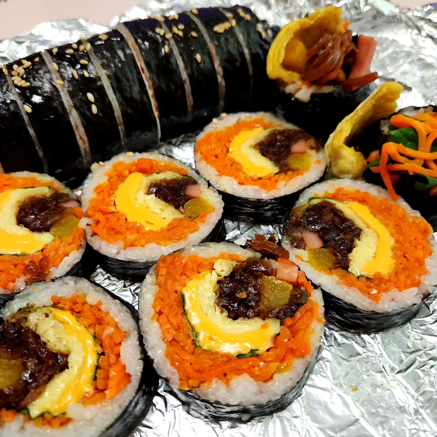 우산 도둑ㅜㅜ☂️

점심에 비도 오고 뜨끈한 뚝배기 국밥 한 그릇 먹고 나오는데
어떤 미친놈의 쉐리가 우산을 훔쳐 갔지 뭐에요

아 이런abc 🤬
남아 있는 우산중엔 제꺼랑 비슷한게 없었어요

나름 튼튼하고 좋은거라 가져 갔나봐요 
양심좀 챙기지 
ㅡㅡㅡㅡㅡㅡㅡㅡㅡㅡㅡ
열 받은 김에 주방 파업 연장하는걸로
왕김밥 사다가 한입에 쏙~넣고
와구와구 씹어줘야 겠어요

오늘 저녁메뉴는 김밥 당첨입니다🤗😋😁
ㅡㅡㅡㅡ
카페에서 노트북,핸드폰 놓고 화장실 가도 안전
그러나 
우리나라에는 (자전거,우산) 도둑은 많다 
ㅡㅡㅡㅡㅡ

#우산도둑 #죽빵날려버려
#국밥 #김밥 #저녁메뉴
