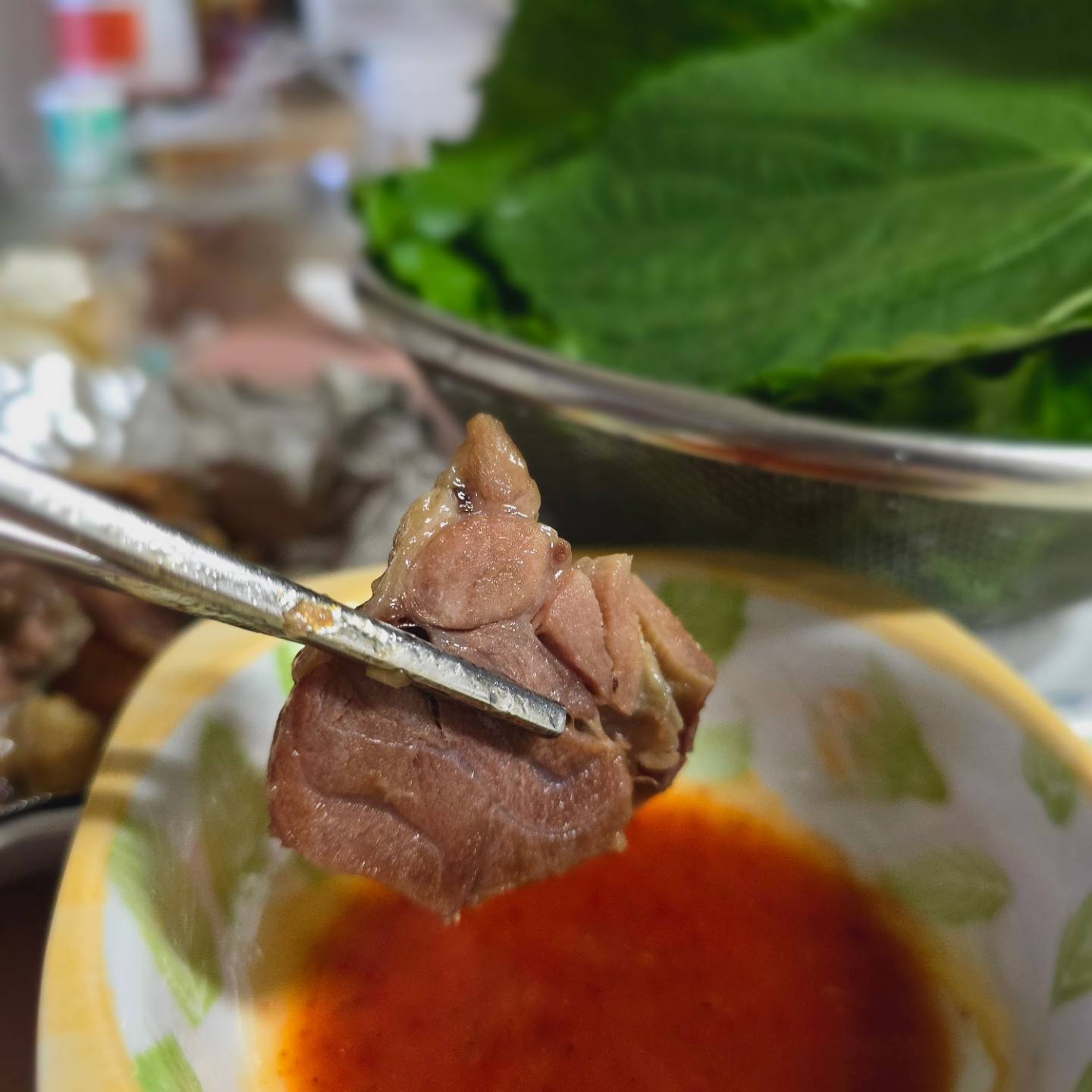 #협찬 #족발
-
너무너무 맛있는 두레 순살족발!🐽🐽
오늘은 족발로 저녁 먹었는데 너무 맛있는 거 있죵힝❤️
두레 순살족발은 28년, 3대째 전통을 이어온 맛집으로 
정성들여 만든 족발이에요.
매일 새벽 정성껏 삶고 온니 덩어리 엿으로만 맛을 내고요
방부제, 첨가물 일절 들어가지 않았다고 합니다.
그리고 HACCP인증 제조사에서 
꼼꼼하게 품질 관리 후 만든 족발이니까 안심하고 드셔도 됩니다🥰🥰
-
부위도 쫀득함이 살아 있는 앞다리살을 이용해서 만들었기에 
지방층은 얇고 쫀득해서 더 맛있었습니다.
어쩐지 너무 맛있더라니...👉👈💕
-
캠핑장이나 여행갈 때 가져가도 좋은데요.
국내 유일 특수 살균 기술로 장시간 보관이 방부제나 첨가물 없이 
180일 보관 가능하다고 합니다만 🎶💜
그리고 평일 2시 이전에 주문한 건 당일 배송으로 
다음 날 바로 받아서 드실 수 있습니다!
주문하셔서 맛있게 드셔보세요:)💚🧡
-
🎈구매는 여기서🎈
https://smartstore.naver.com/chefdoorae
-
#편육#두레식품#보쌈#두레족발 #순살족발 #무뼈족발 #푸드그램 #캠핑#먹스타그램#캠핑스타그램#푸드스타그램#족발맛집 #맞팔 #먹팔 #맞팔선팔 #소통 #일상 #먹스타 #맛스타그램 #좋아요그램 #맞팔해요 #소통해요 #먹방일기 #먹팔그램 #푸드스타그램 #일상 #선팔하면맞팔 #맞팔해요 #선팔환영 #followforfollowback