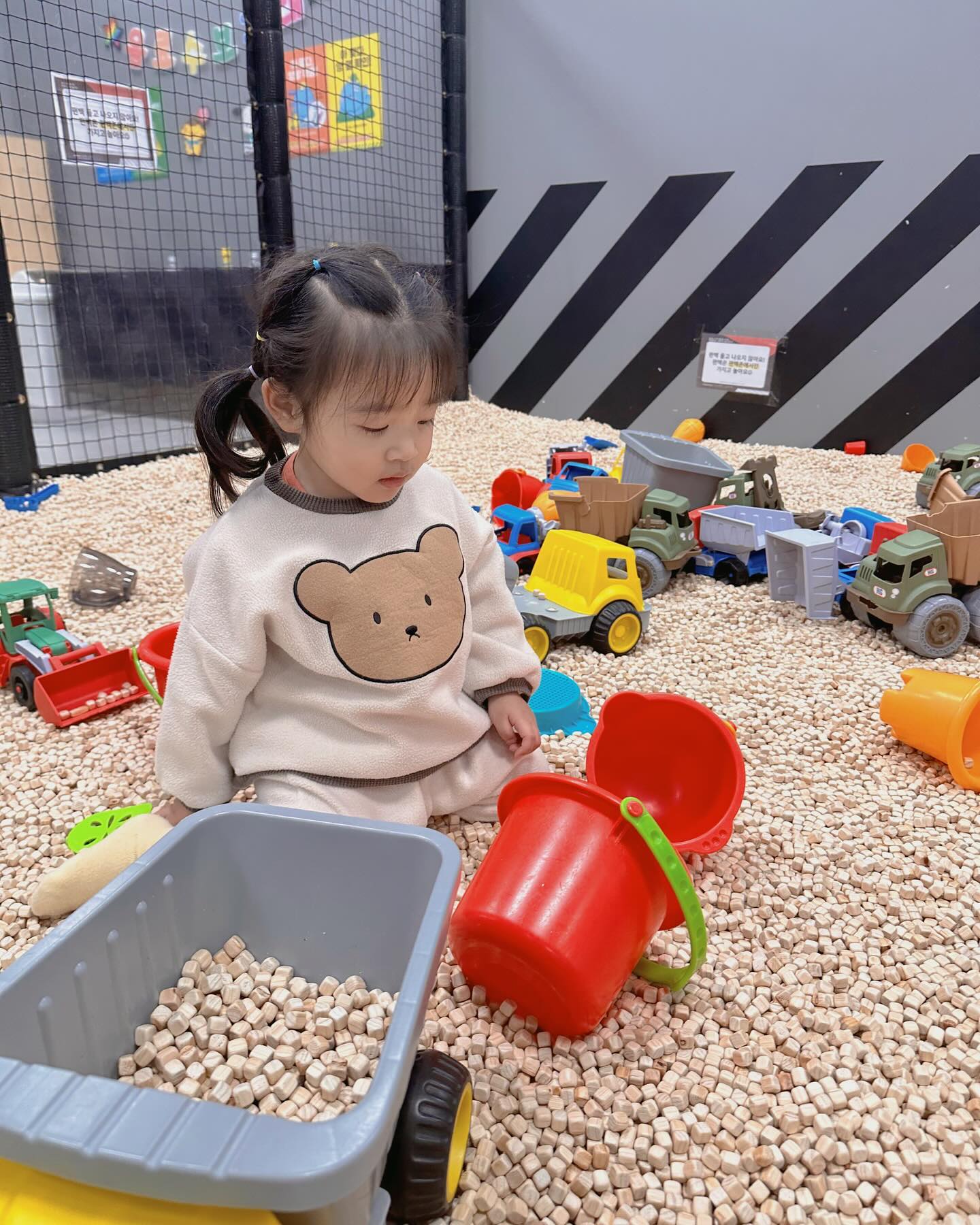 °• ♥ •° 𝗗+𝟴𝟮𝟴 °• ♥ •° 
⠀⠀⠀⠀⠀⠀⠀ 
⠀⠀⠀⠀⠀⠀⠀ 
⠀⠀⠀⠀⠀⠀⠀ 
집이 답답한 유주랑
키카 출동 ➿ ❤︎
⠀⠀⠀⠀⠀⠀⠀ 
좀 더 크고 와야하나 싶었던 키카지만
그래도 신나게 놀고옴 👍🏻
⠀⠀⠀⠀⠀⠀⠀ 
⠀⠀⠀⠀⠀⠀⠀ 
⠀⠀⠀⠀⠀⠀⠀ 
⠀⠀⠀⠀⠀⠀⠀ 
#설연휴 #벌써곧 #연휴끝 
#왜그런거죠 #실화냐 #시간순삭 
#김포키카 #키즈카페 #키즈카페추천 
#챔피언더블랙벨트 #트레이더스김포점