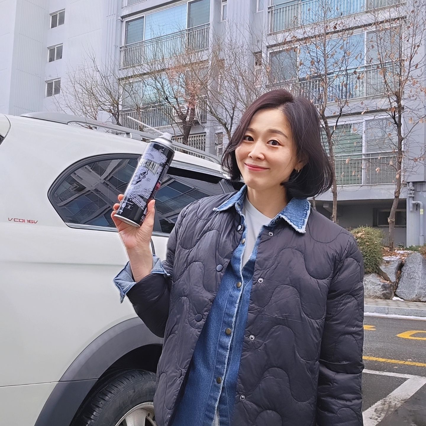 #광고
roadmonster_official

백만번 강조해도 부족함 없는 눈길안전운전!!

송진 성분이 함유되어 눈길 운전 시 미끄러질 걱정이 없는
#로드몬스터뿌려착스프레이체인 장만했어요.(사용 환경에 따라 차이가 있을 수 있으며, 제품 사용 후 5분 이후에 주행 및 30km/h 이하의 속도로 서행해주세요)

타이어에 뿌리는 방식으로 급할 때 간편하게 사용할 수 있는데요.
노즐 타입이 2가지라 타이어 접지면 구석구석까지 분사하기 좋드라구요.

아담한 크기로 제작되어 차 안에 보관 및 휴대하기도 편리해요.

#로드몬스터 #roadmonster  #뿌려착스프레이체인 #눈길운전 #로드몬스터스프레이체인 #스프레이체인 #스프레이체인추천 #스프레이형체인