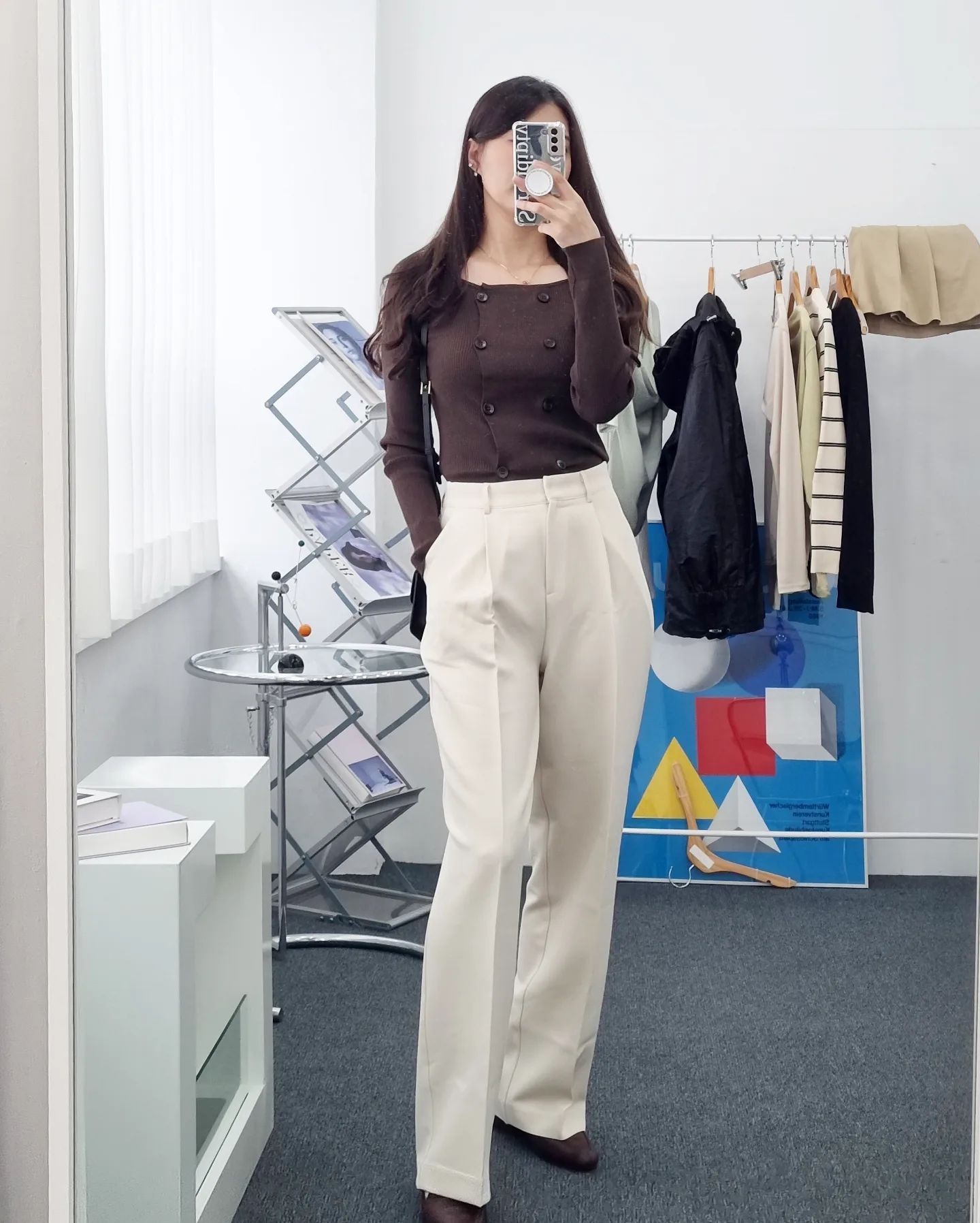 🏷𝙏𝙤 𝘿𝙖𝙮 _𝐎𝐎𝐓𝐃 ✷
가을🍁룩북 시리즈 5
.
.

슬렉스 사랑합니다 ❤️
가을만 되면 투버튼 디테일이
왜이렇게 좋을까요 😝

내돈산 가을신상 스타일링은
계속됩니당 😘

암튼 월요팅하세용 💙🤣

상의 : 아뜨랑스
바지 : 아뜨랑스
신발 : 락포트

#아뜨랑스 #스퀘어넥 
#데일리룩 #주말룩
#캐쥬얼 #일상
 #데일리룩 #출근룩 
#직장인룩 #OOTD 
#여성의류 #가을룩북
#가를신상 #데이트룩