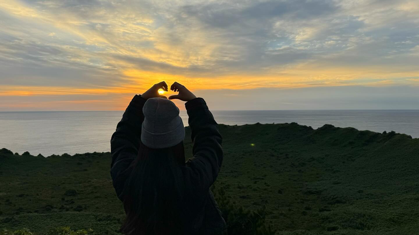 일하기 싫을땐 
성산일출봉 일출 사진🌅

성산 주민분이 알려주신 하트만들기..
손가락 끝 내리기..기억..

#제주도 #성산일출봉 #일출 #🌅