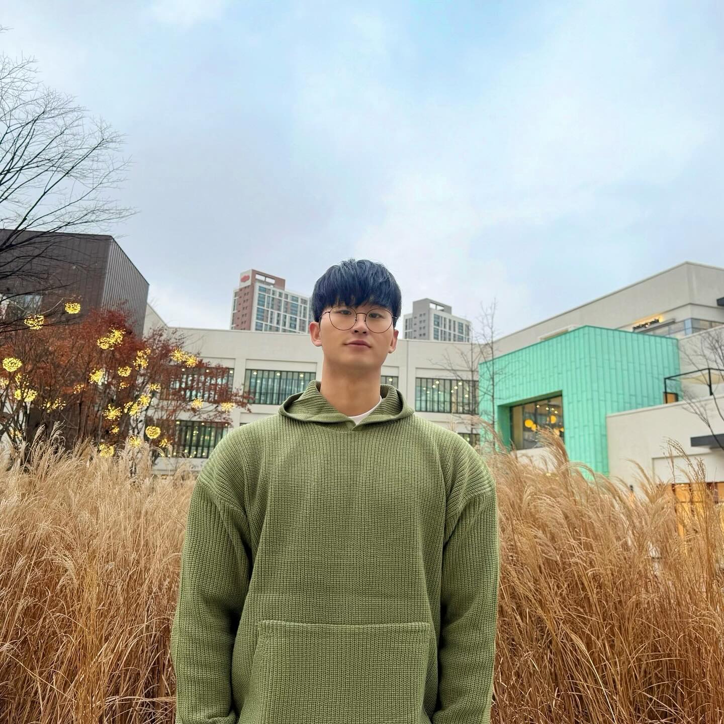 #협찬 오랜만에 오오티디~! 

🙋‍♂️오랜만에 게시물로 인사드리네요! 
사정상 게시물을 업로드하지 못한 점 죄송해요🥲
앞으로 꾸준히 게시물로 인사드리도록 할게요~🙇‍♂️

제가 예전부터 너무 ☺️애용하고 있는 ’옷 골라주는 여자 (oggirlo)‘라는 옷 스타일링 쇼핑몰을 소개합니다! 
작년부터 꾸준히 이용하고 있는 옷골녀! 
최신 트렌드를 누구보다 빠르게 파악하여 1:1 스타일링을 도와주는 쇼핑몰인데요🙂🙃

✅이용방법은!
1. 먼저 옷골녀 홈페이지를 방문 및 회원가입 
2. 스타일링 프로필 작성!
3. 가격마다 상이한 코디세트 선택 
4. 결제 및 배송
크게 보면 이렇게 진행이 됩니다~!

• 코디 세트 구성은 구성된 코디세트에 따라 상품의 수가 달라지는 점은 알고 계시면 좋을 거 같아요!

🤔매번 시간이 없거나 귀찮아서 옷 구입을 못하시는 분들, 나만의 스타일링을 찾아 보다 편리하고 ✨예쁘게 스타일링 할 수 있게 도와주는 옷 골라주는 여자 추천드려요~👍
.
.
.
 #옷골라주는여자 #옷골녀 #남자코디세트 #남자코디 #남자데일리룩 #남성의류쇼핑몰 #남친룩 #20대남자쇼핑몰 #dailylook #데일리룩 #데일리룩그램 #ootd #오오티디 #옷스타그램 #오늘코디 #캐주얼룩 #패션계정 #코디맛집 #니트추천 #니트코디 #겨울코디 #일상코디 #오늘뭐입지 #코디샷 #옷코디 #워마일웨어 #남자코디룩 #남친룩 #남친룩코디